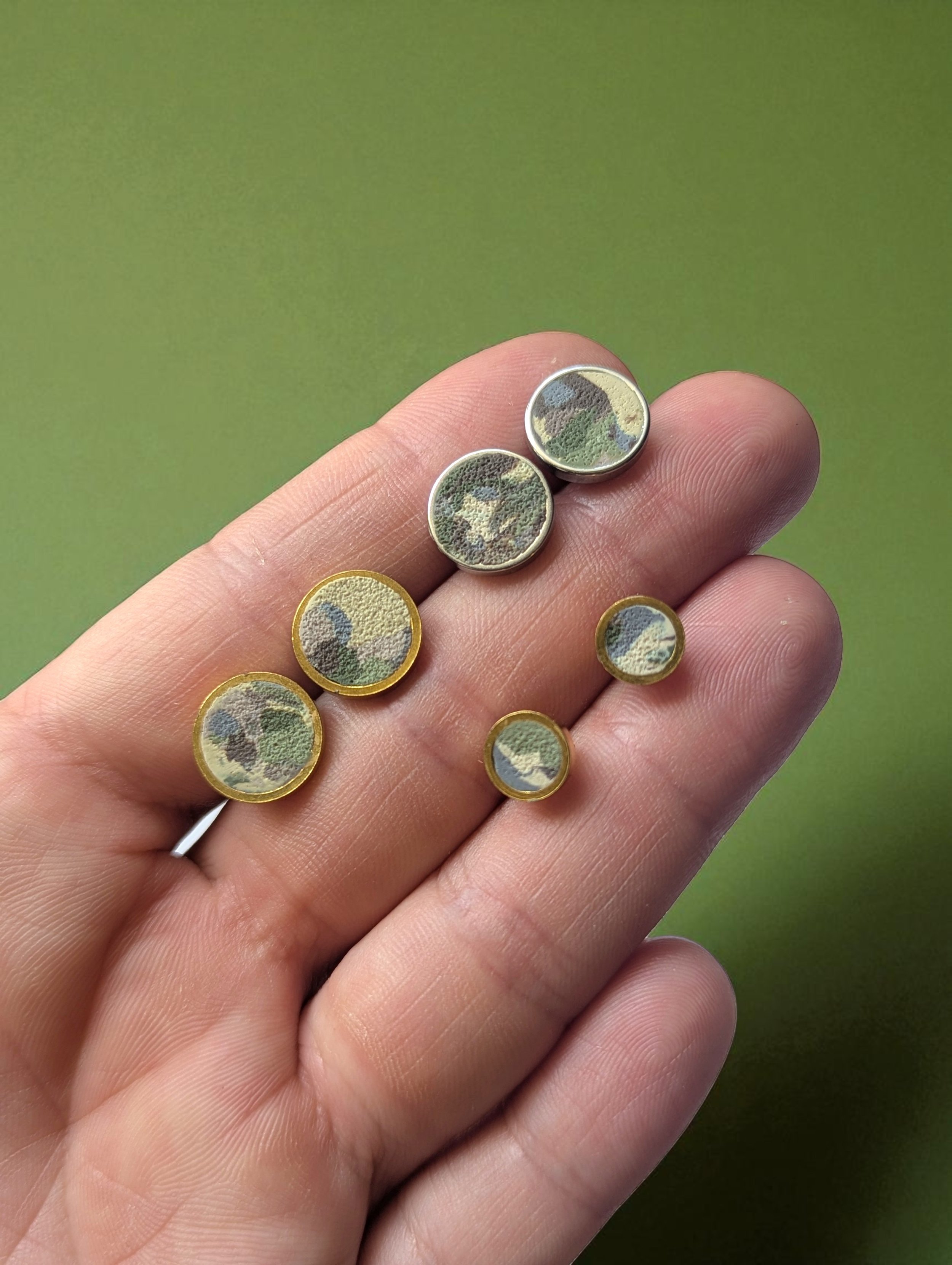 Camouflage_Peprin_Studs-Photoroom (1).jpg