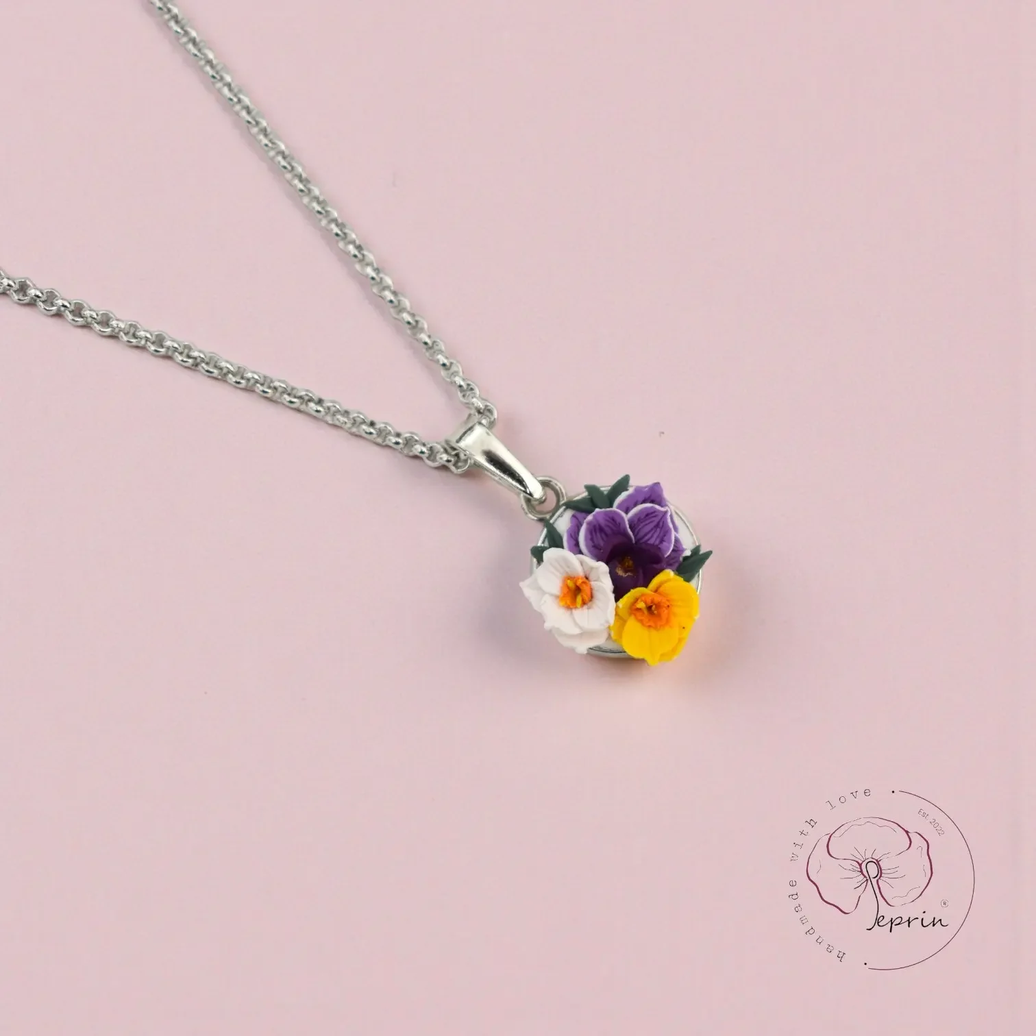 Hlewwa_Tiny_Silver_Floral_Pendant_Peprin_Daffodils-Photoroom (1).webp