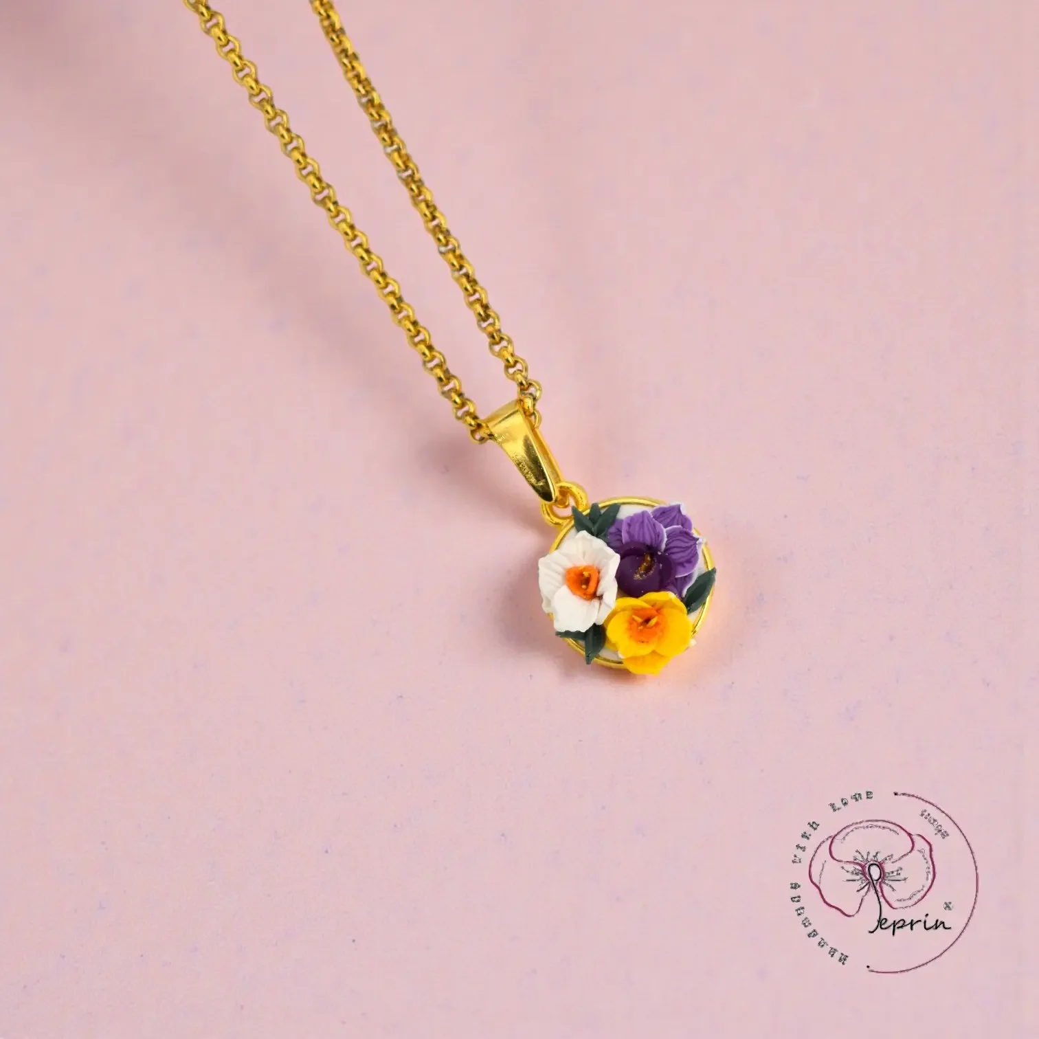 Hlewwa_Tiny_Gold_Floral_Pendant_Peprin_Daffodils-Photoroom.webp