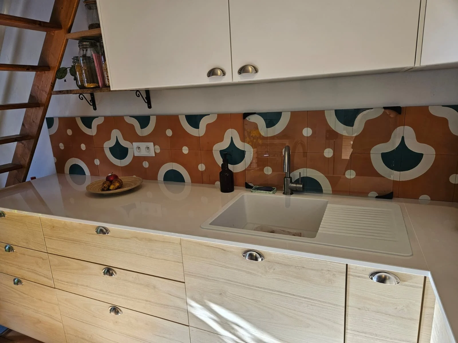 carreaux de ciment - Finis Terrae - Carreaux de ciment artisanaux 20x20 - carton de 16 carreaux - orange et vert - César Bazaar - Atelier de fabrication de carreaux de ciment