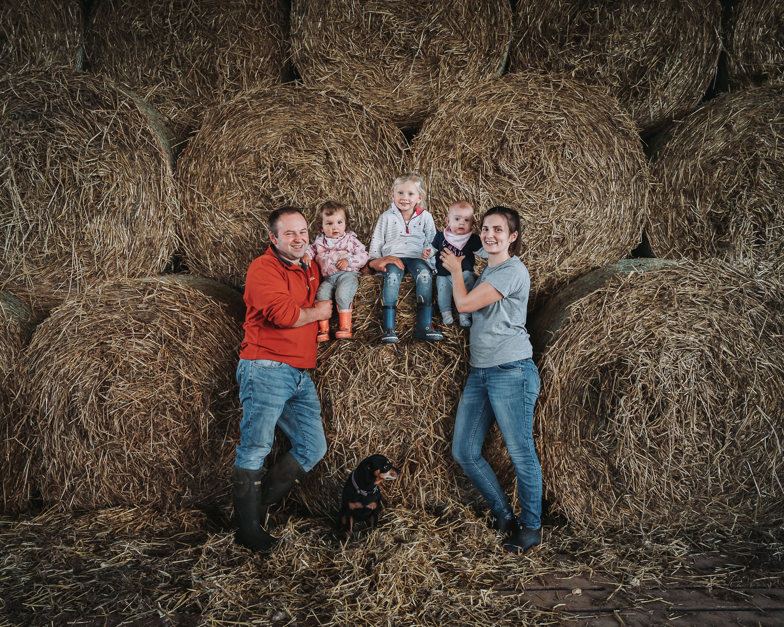 Magherafelt Family Reunion Photography: Capturing the Warmth and Laughter of Northern Ireland Gatherings