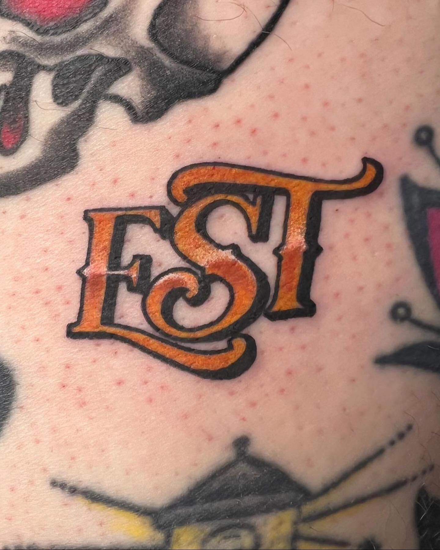 It&rsquo;s always easy over at Easy Street! 
EST logo done on @dustintatperson by @robmotherfuckinjohnson 
Walk-ins welcome!