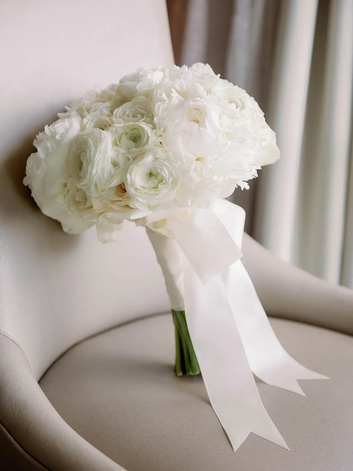 Hand-tied white bridal bouquet by Eddie Zaratsian showcasing organic shaping and natural white florals aligned with Pantone Color of the Year 2026 Cloud Dancer.