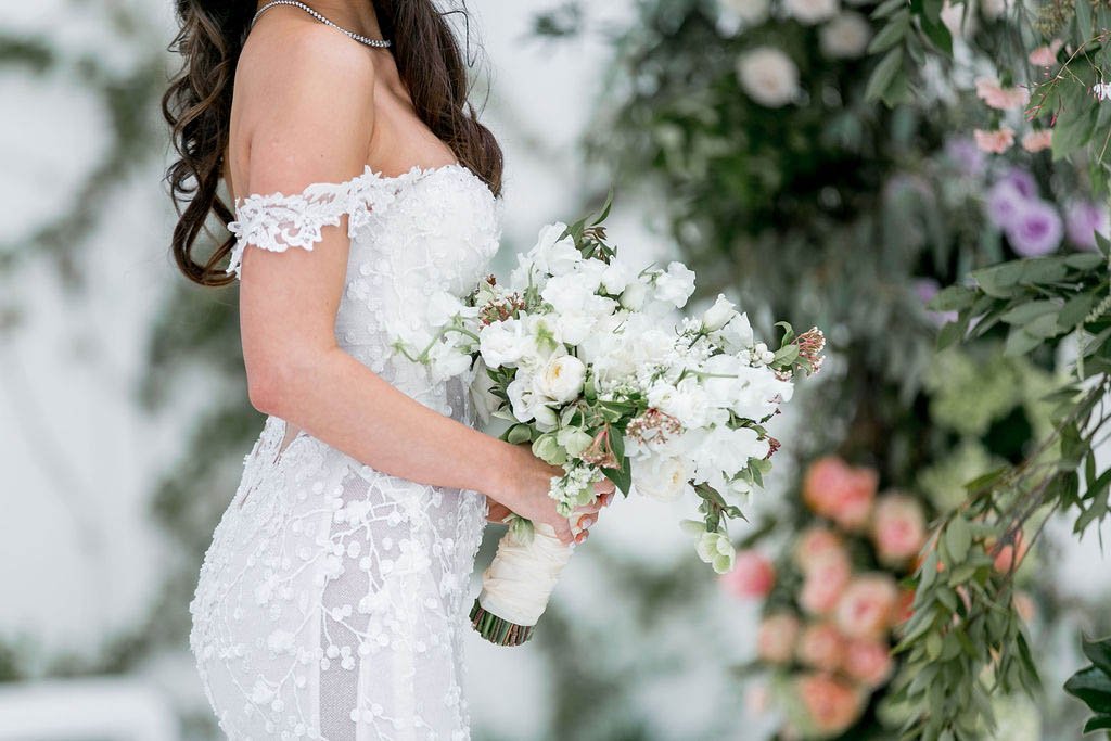 The Guide To White Bridal Bouquets {Plus Inspiration Gallery}