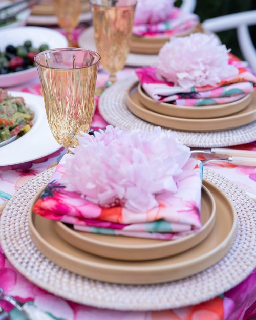 FLORAL PRINT! Colorful Decor Ideas for Spring & Summer Bridal Showers ...