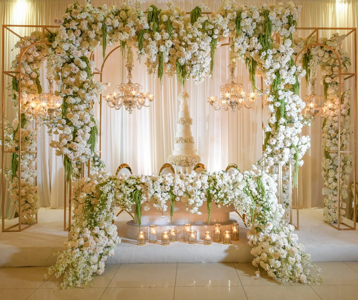 Suzy Daniel s Glamorous White and Gold Wedding Reception Eddie