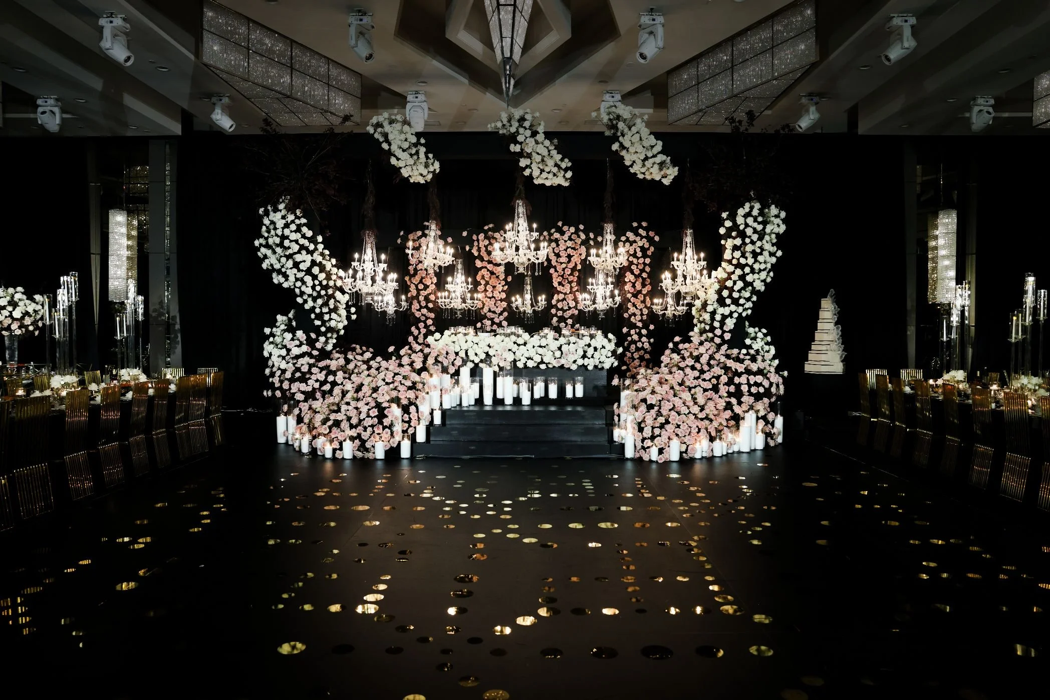 Wedding Planner Styling a Modern Wedding with Black Accents and Elevated Floral Design