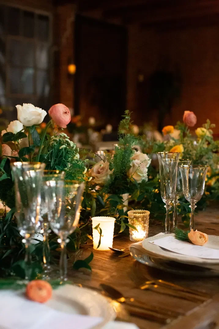 GALLERY-9-eddie-zaratsian-wedding-flower-design-blush-reception.webp