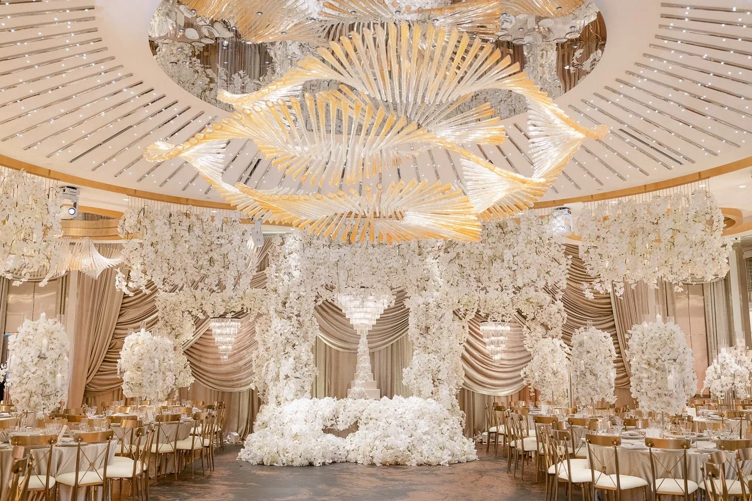 All-white wedding floral installation designed by Eddie Zaratsian featuring layered white blooms and soft textures aligned with Pantone Color of the Year 2026 Cloud Dancer.