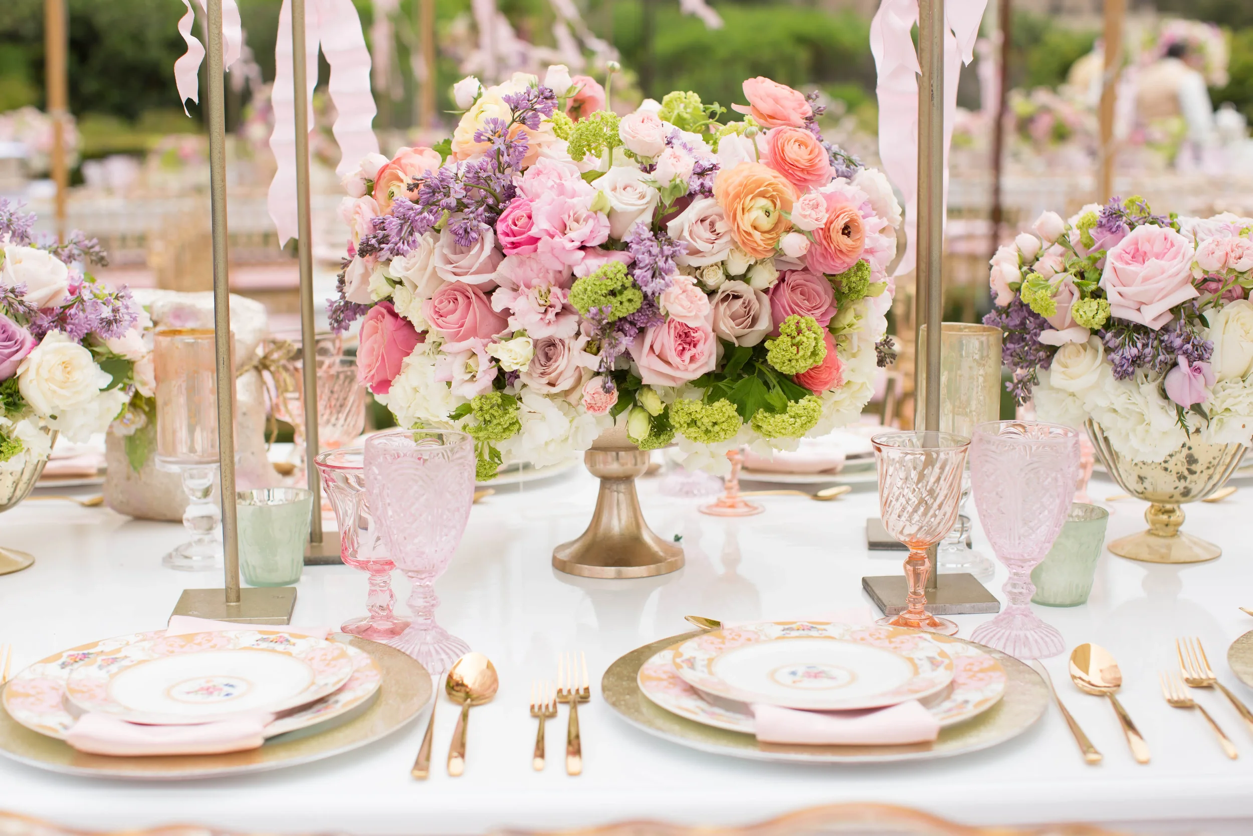 GALLERY-13-eddie-zaratsian-luxury-wedding-floral-design-blush-ceremony.webp