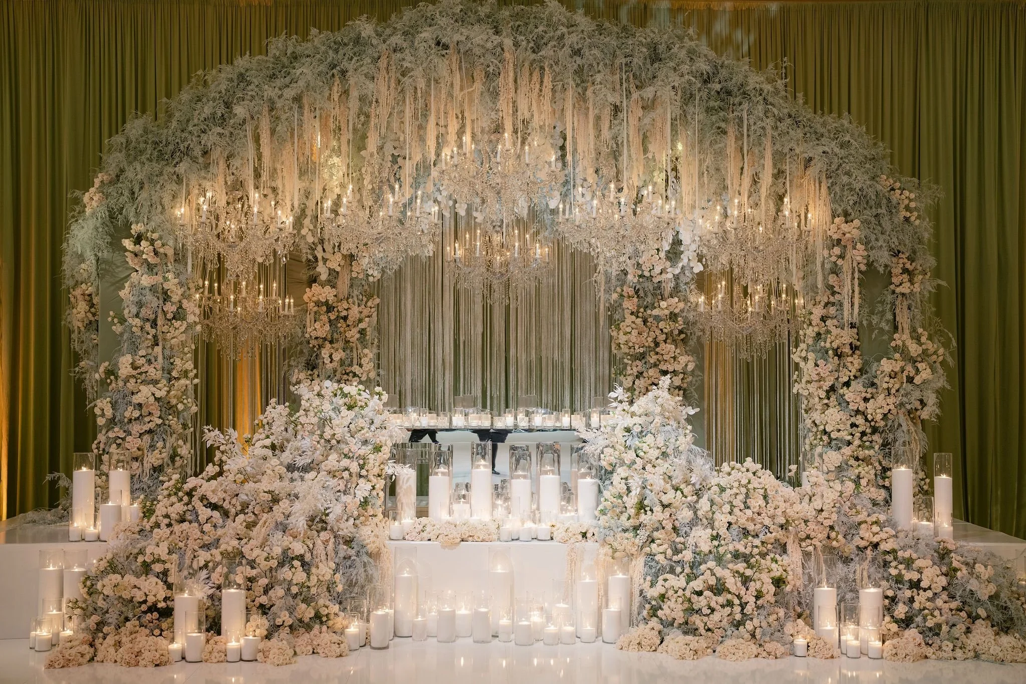 Luxury Wedding Planner in Los Angeles Designing a Grand Ceremony with White Floral Installations