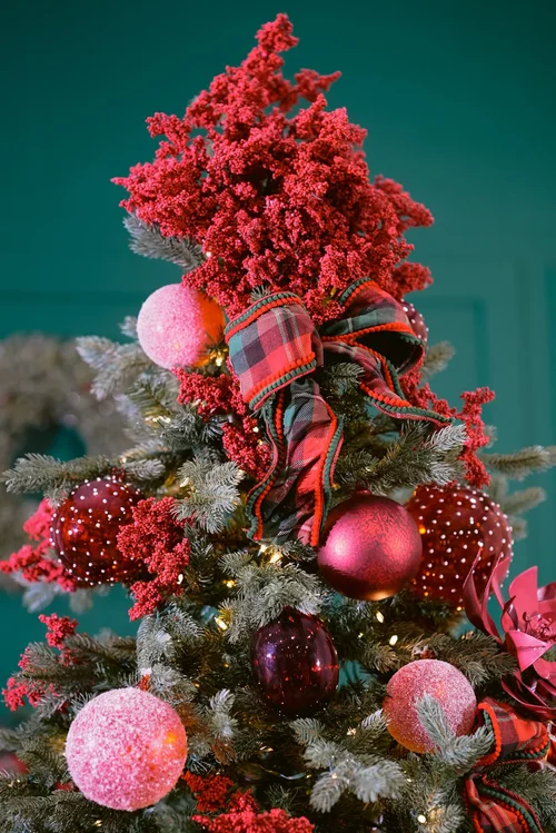Christmas Colors- Holiday Palettes & Professional Decorating Services ...