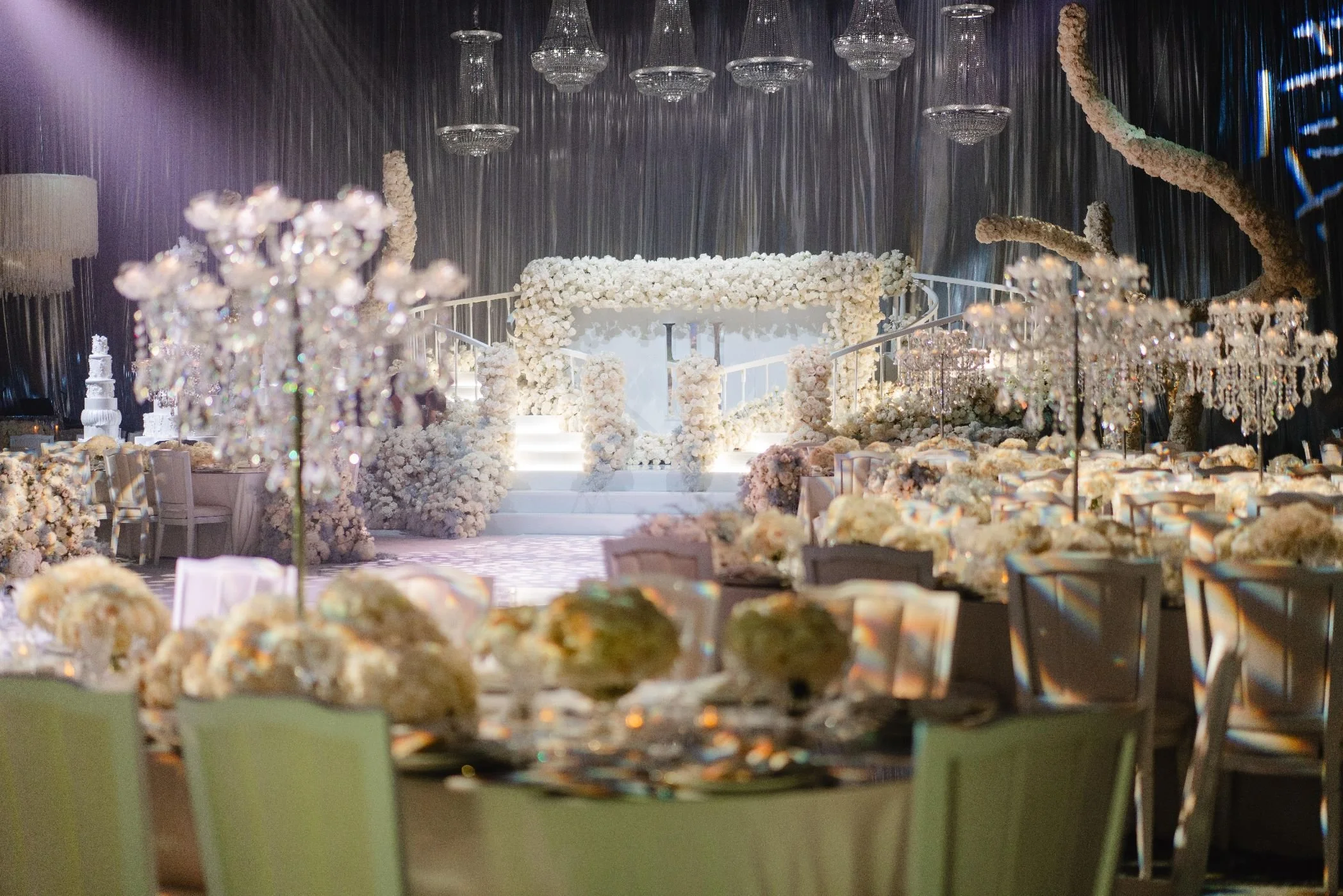 Los Angeles Wedding Planner Designing a Romantic Ceremony with Elevated Floral Arrangements