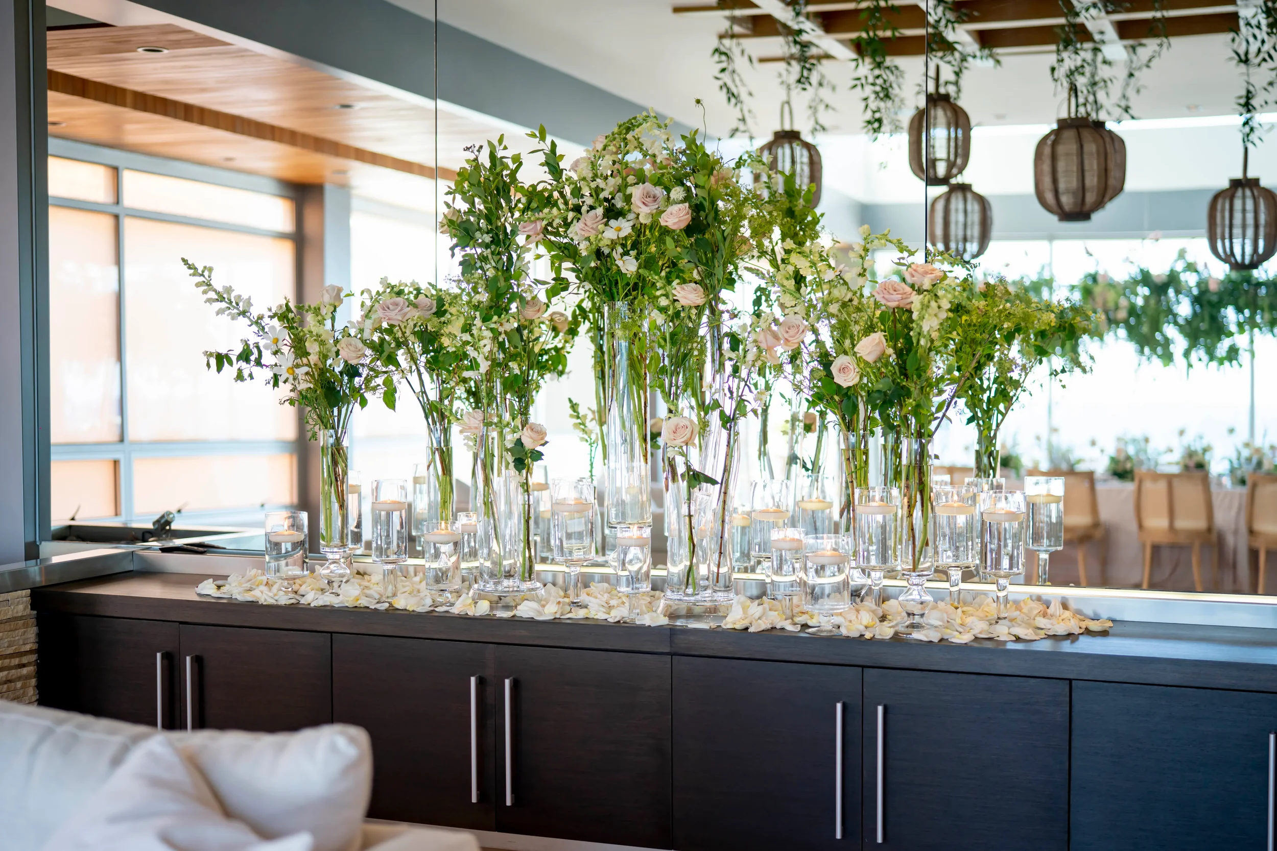 HERO-6-eddie-zaratsian-grand-central-wedding-floral-design-destination.webp