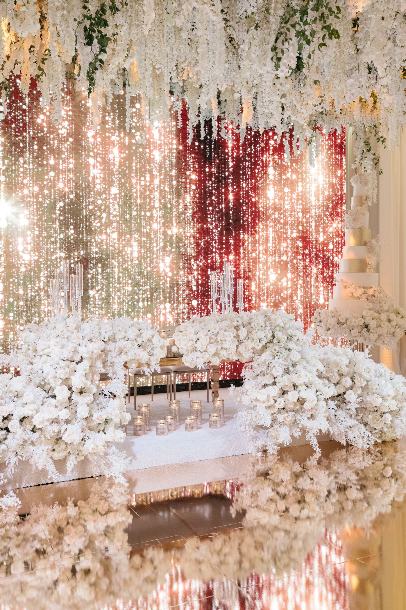 Wedding Planner and Event Design Creating a Festive Wedding Atmosphere with Glowing Lights and Elegant Details