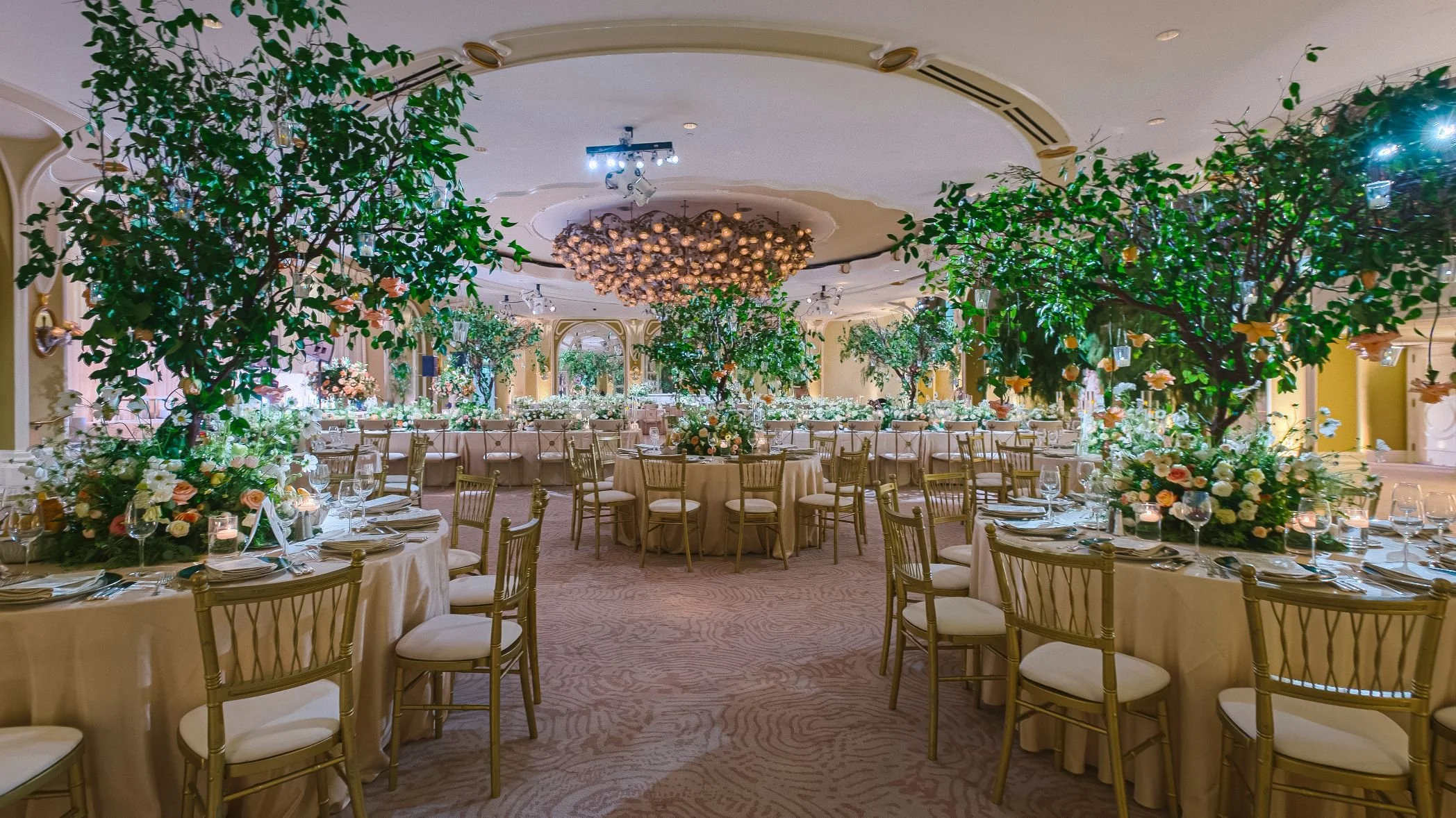 Wedding Planner Coordinating a Playful Spring Green Wedding at the Beverly Hills Hotel