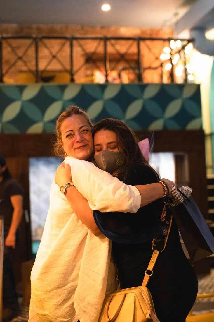 Milena y Cris covacha.jpg