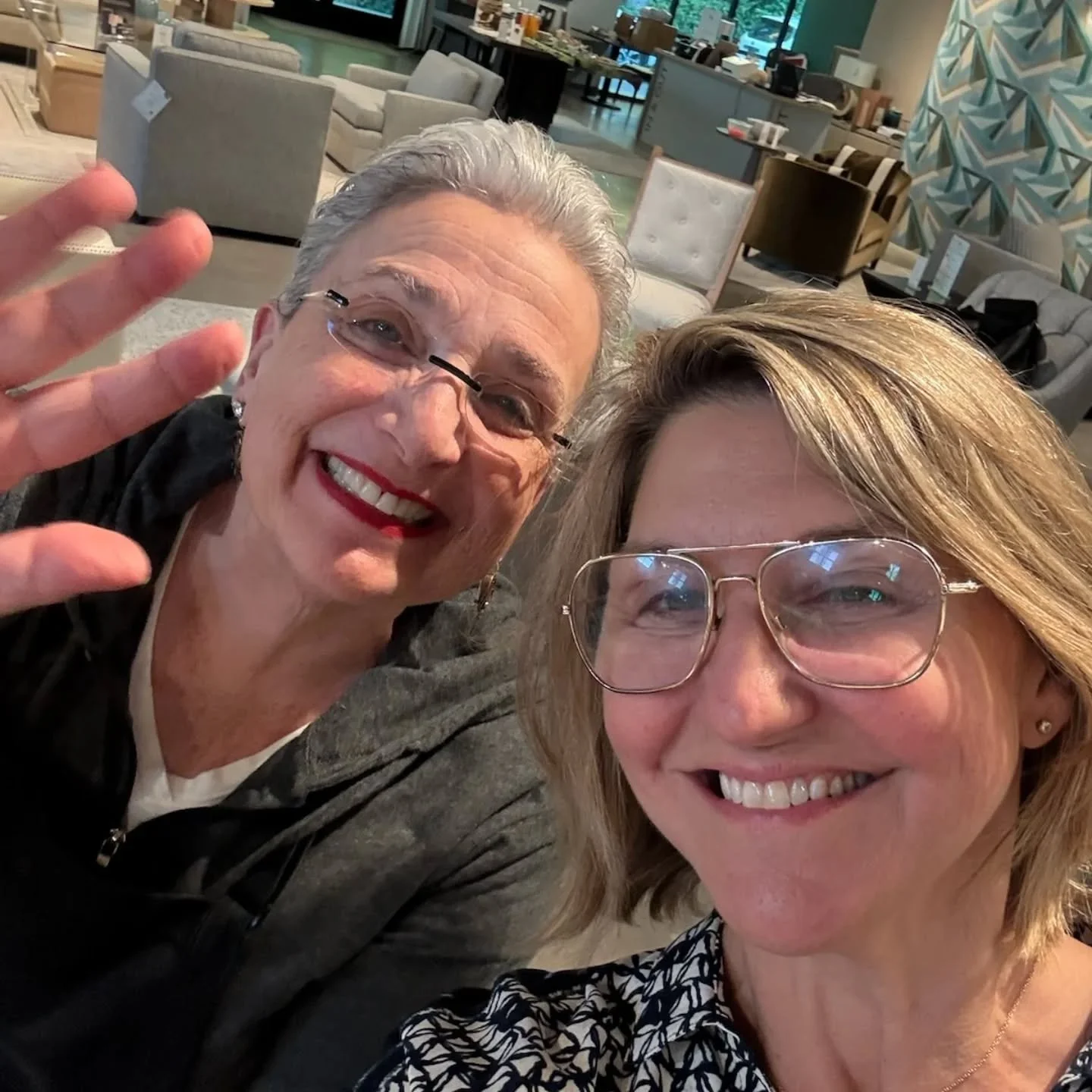 We had another successful panel making workshop last night at Kravet in Nashville! I  am drooling with all the fabric samples lining the walls. 
Thank you so much to everyone who came out. What fun seeing friends and colleagues from so many years ag