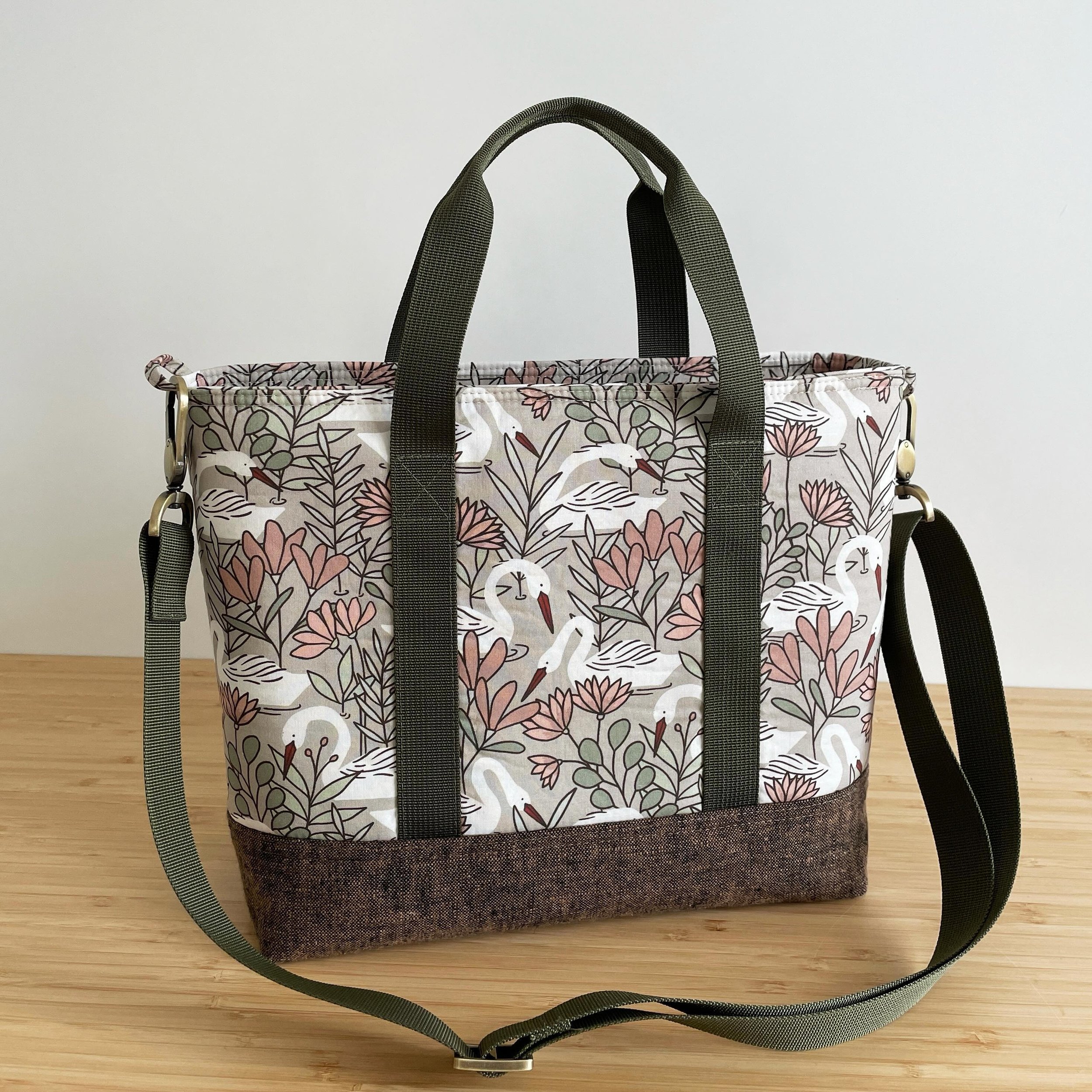 Dakota Handbag in gorgeous @amymaccready print and #essexlinen . Isn&rsquo;t she a beauty?

Finished size: 10&rdquo; wide on bottom x 9&rdquo; tall x 4&rdquo; deep.

Find the pattern for this Dakota Tote in my shop, link is in my profile.

Happy Wedn