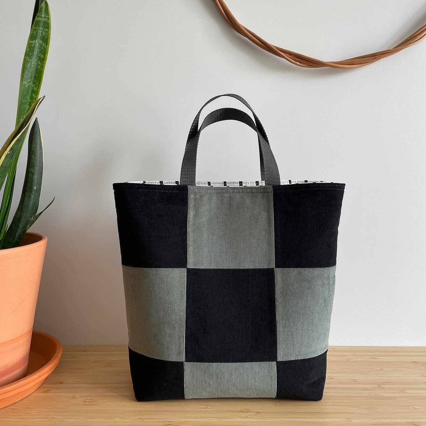 Corduroy Patchwork Tote ❤️.

As soon as I came across all the lovely corduroy over at @sullivanstrim site I knew it would be perfect for a simple, yet wonderfully stylish tote. What do you think? I&rsquo;m quite smitten with this cutie.

Would you li