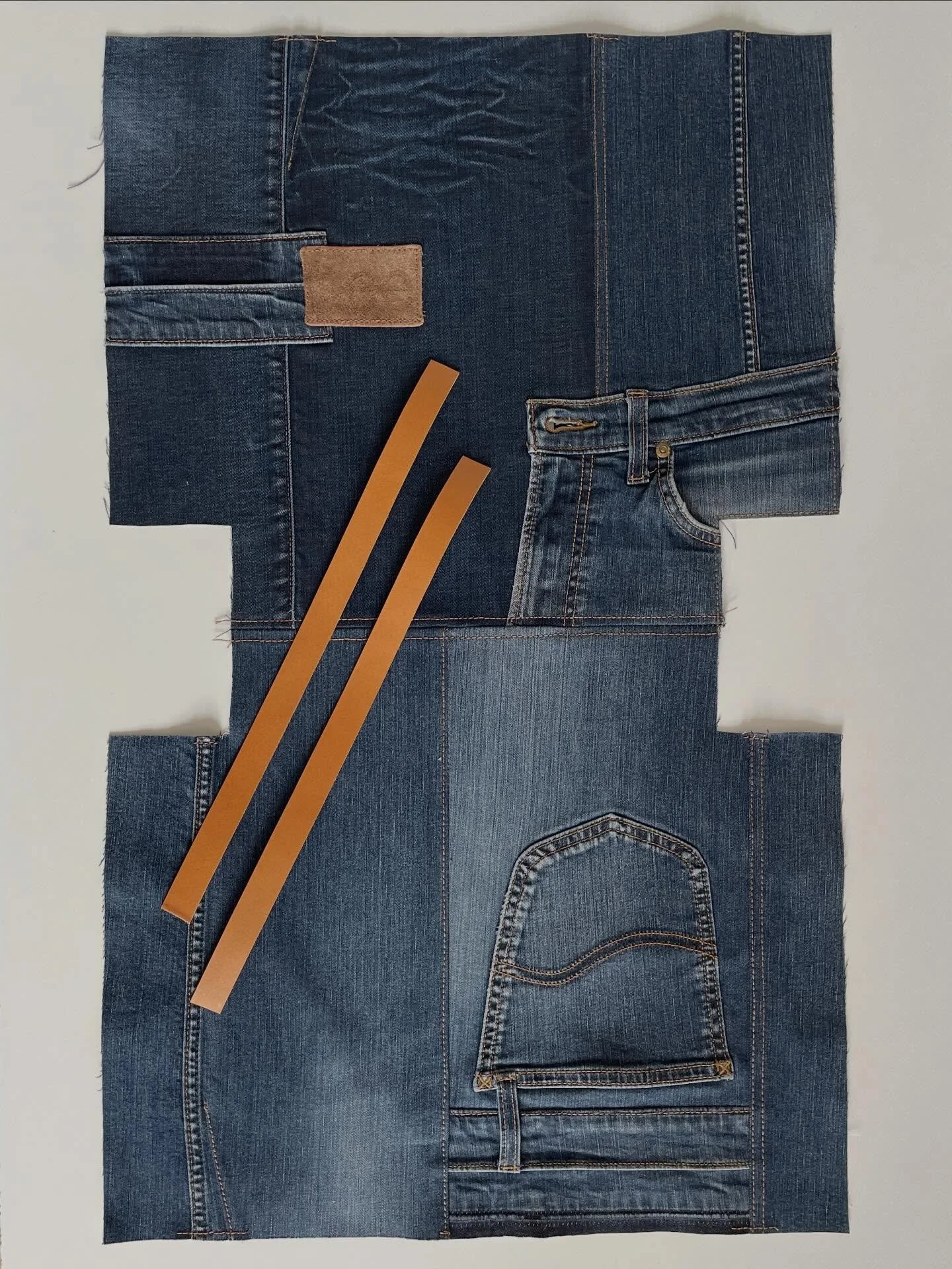 Do you have a pair of favorite jeans that are maybe a bit too worn in places, or perhaps they no longer fit as they used to? Don&rsquo;t get rid of them! Instead, turn them into a stylish tote and enjoy them for many more years to come 😁.

Check out