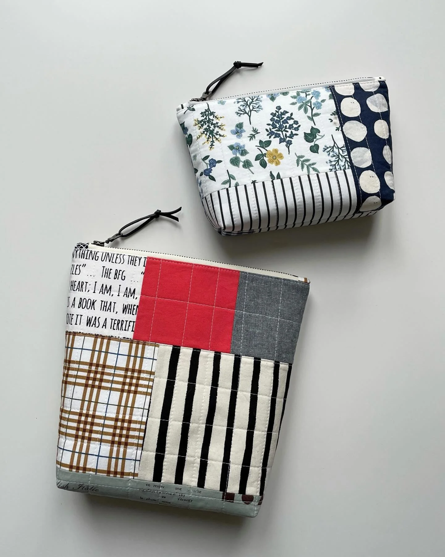 Are you looking for a new way to turn your favorite fabric scraps into something beautiful and practical? Then check out my Shetland Quilted Pouch pattern + video tutorial.

The pattern is designed with both metal and nylon zippers by the foot in min