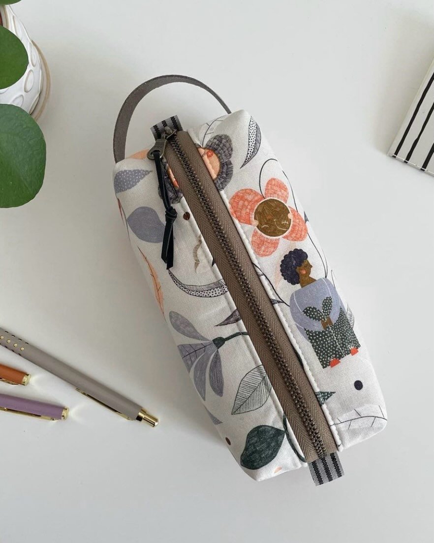 These boxy pouches are perfect for showing off your favorite prints 😍.

I love how practical these cuties are. And since the pattern comes in three sizes, you&rsquo;re sure to find the one that fits your needs. 

My favorite one is a medium size whi