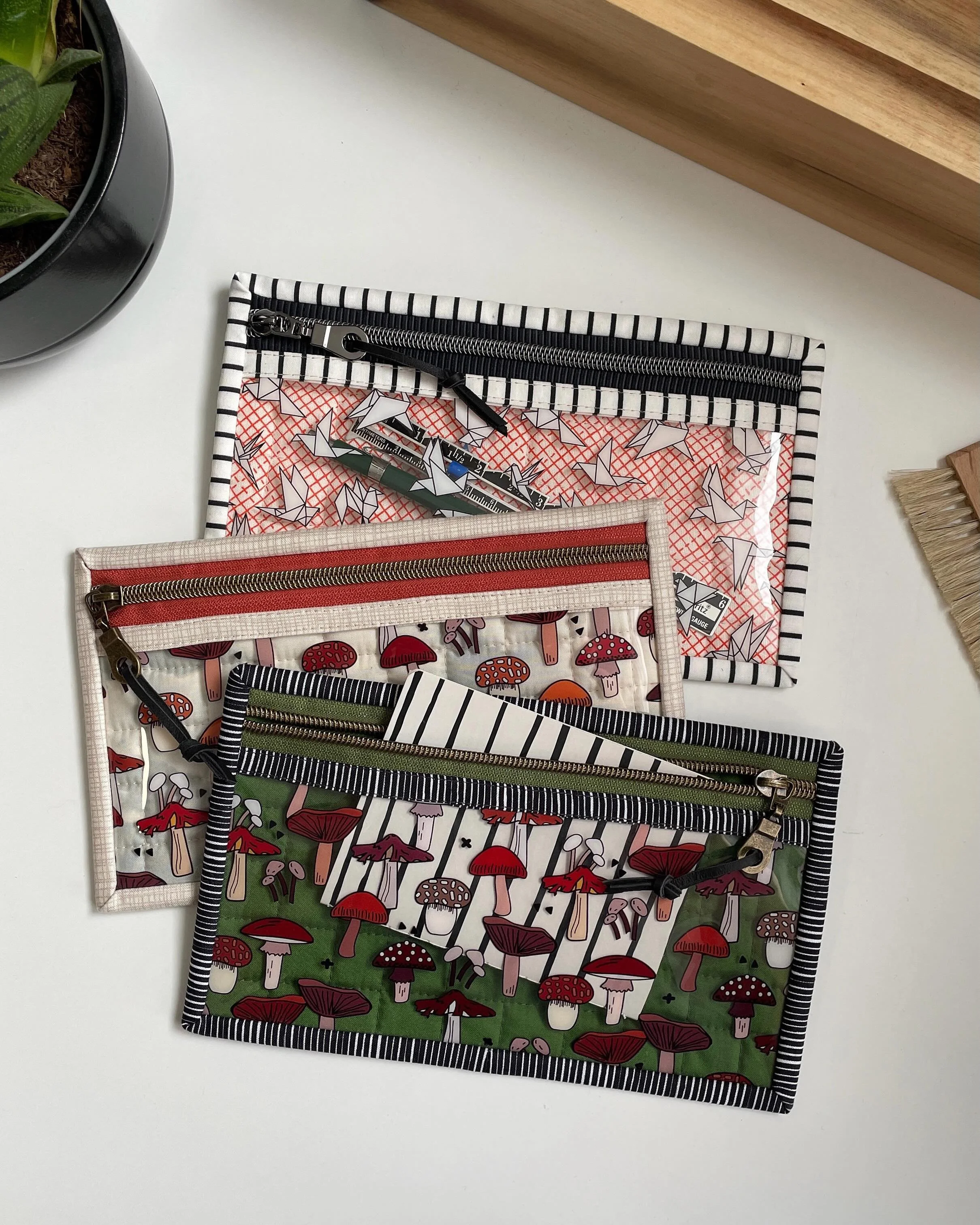 I mostly work with quilting cotton and canvas, but once in a while it&rsquo;s fun to change things up and try out some different materials, would you agree 😁?

These Vinyl Pouches are a perfect example. I loved the challenge of designing this patter