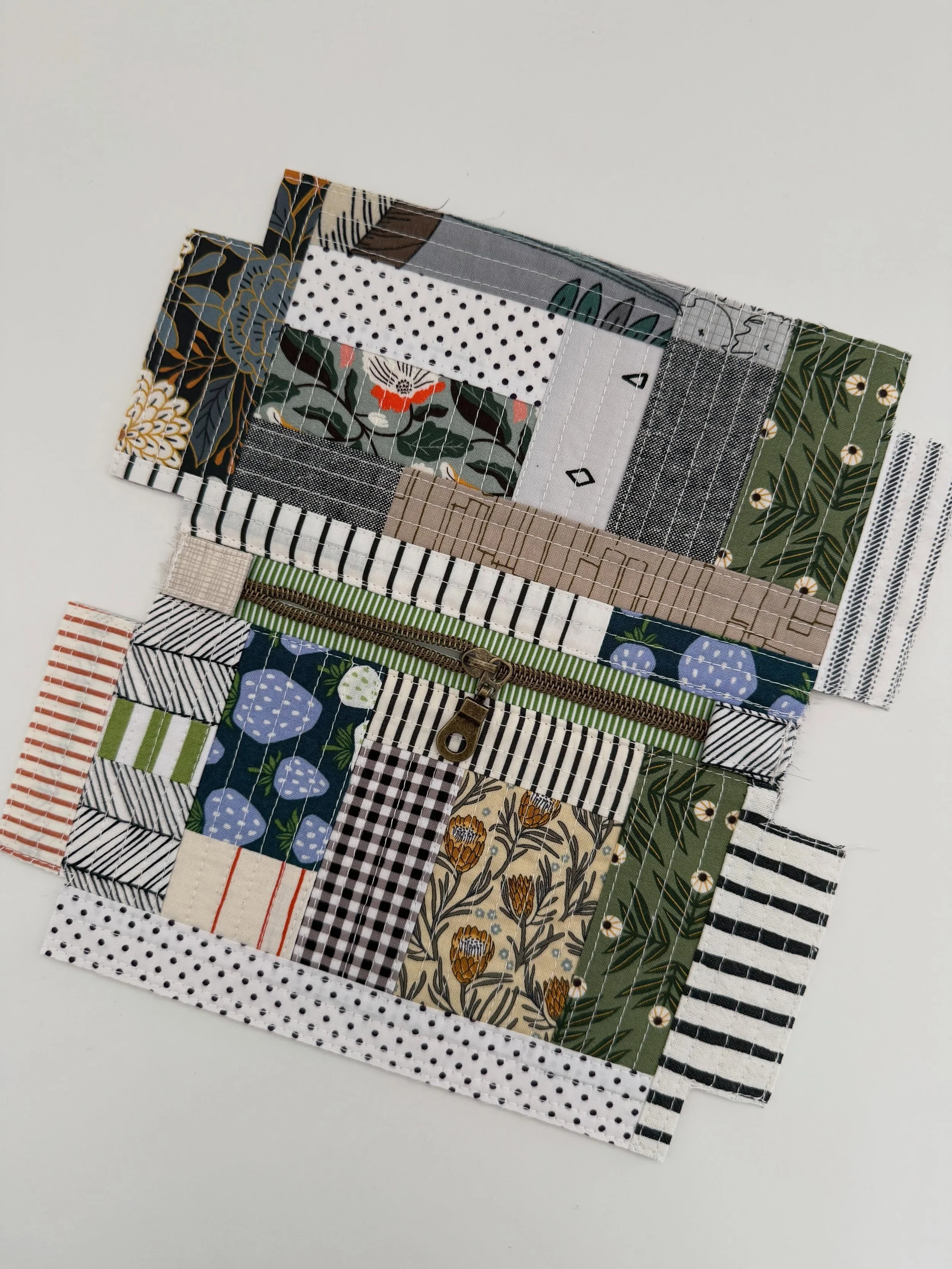 After seeing my friend @inghelhoe &lsquo;s gorgeous QAYG Maple Street Pouch, I decided to make one as well.

Such a fun project! I dug through my scrap baskets and created two QAYG slabs, which I then cut to the exact size I needed for a small Maple 