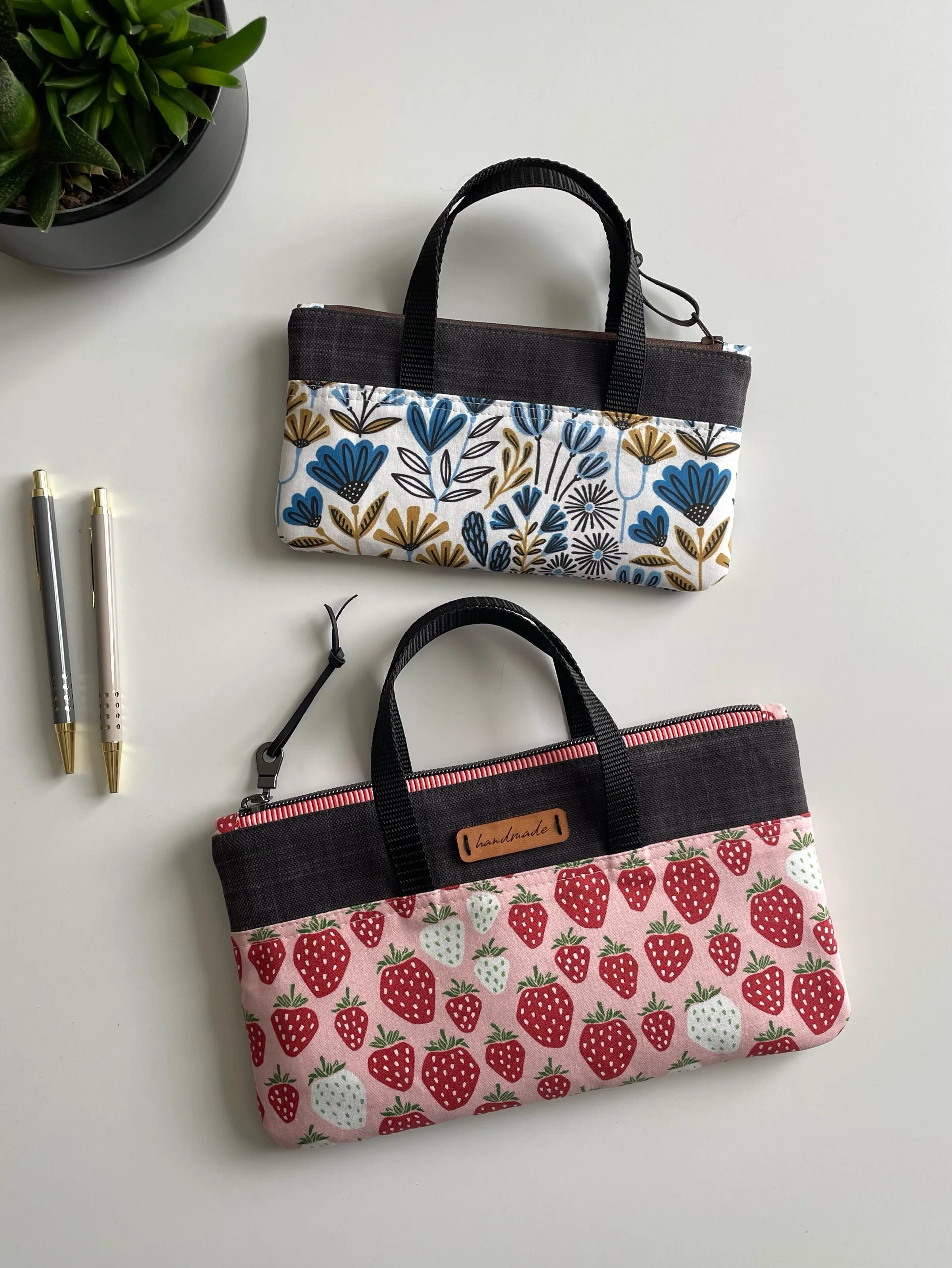 Are you looking for a fresh take on the classic pencil case? Then my Primrose Pouch might be just the thing for you! 😁

This pouch features practical carrying handles, and the pattern comes in two sizes, with a video tutorial to guide you through ev