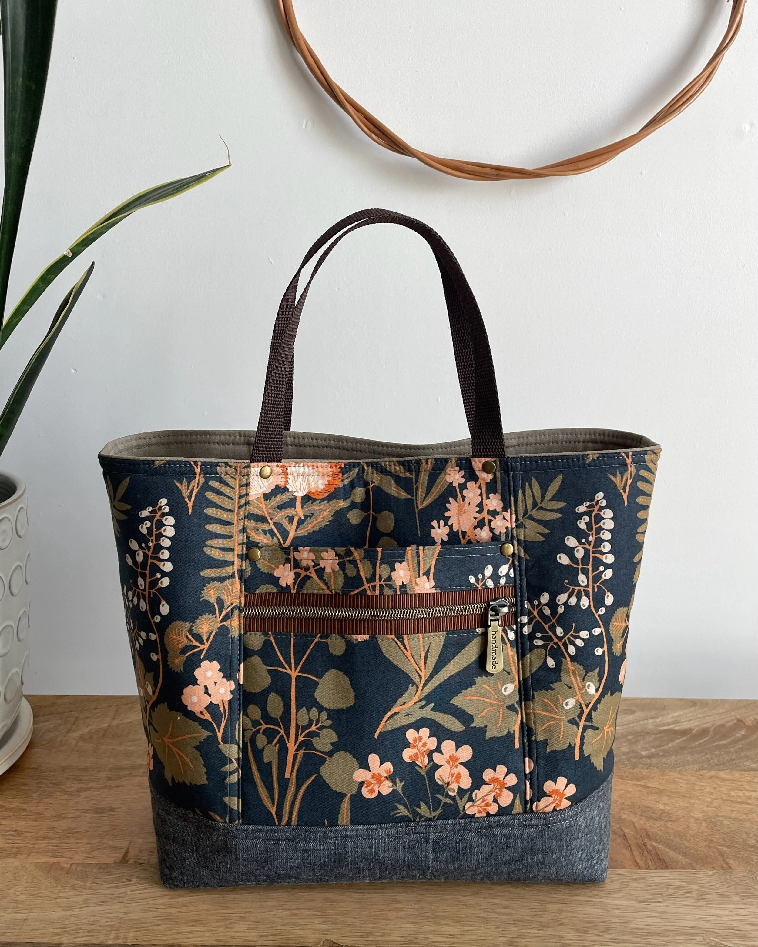 NORAH HANDBAG is one of those projects that looks more complicated than it actually is.😊 The pattern is surprisingly easy to sew, making it a fun and satisfying project even if you&rsquo;re still building your sewing skills.

With its stylish, class