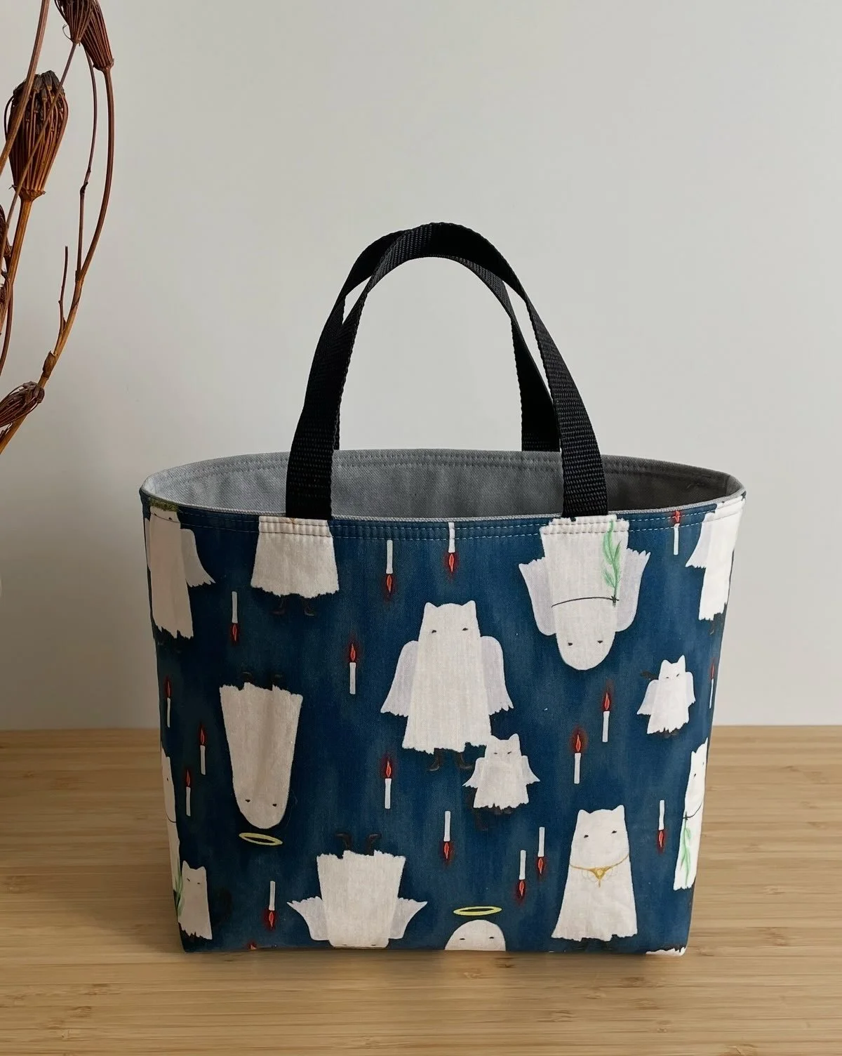 Do you have an adorable larger scale print in your stash that you&rsquo;ve fallen in love with, but you simply can&rsquo;t decide what to make with it?

Then I have a project just for you 😁!

Chubby Tote is a perfect pattern (in four sizes) to help 