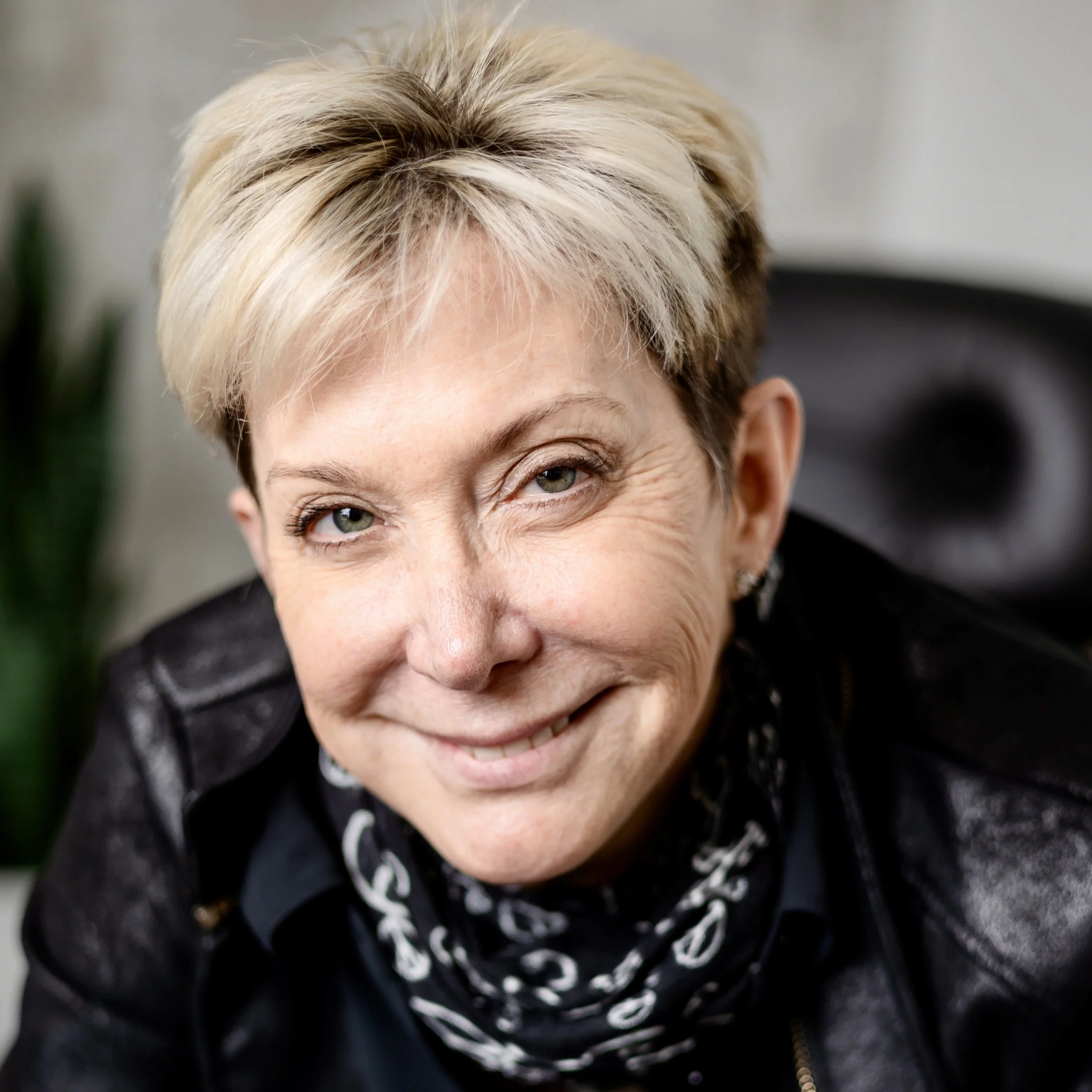 DAYNA STEELE
