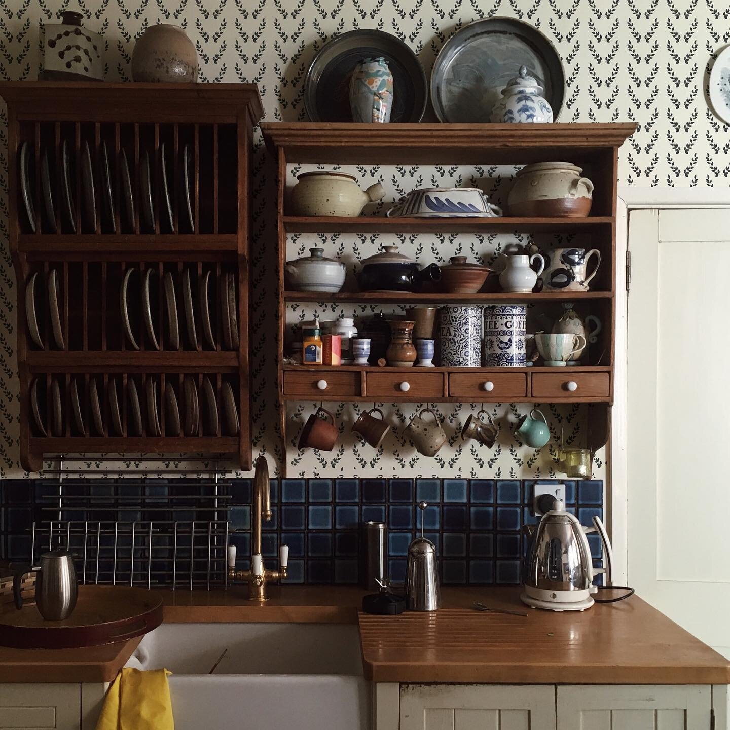 Vintage Laurel Walpaper behind a vintage collection of kitchen ware. &hellip;.stored in a vintage cupboard. ✔️✔️✔️
