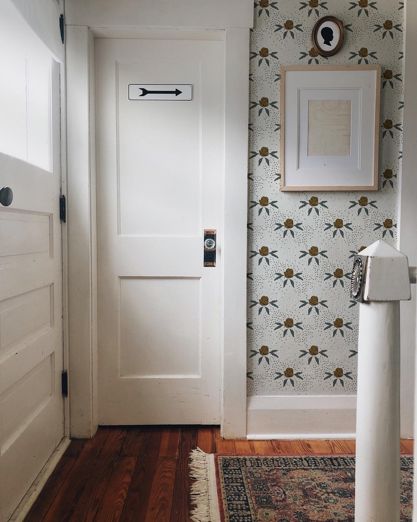 I&rsquo;ll never not be in love with @shelbygoodman&rsquo;s cottage craftsman. &hellip;or the Marigolds wallpaper.
