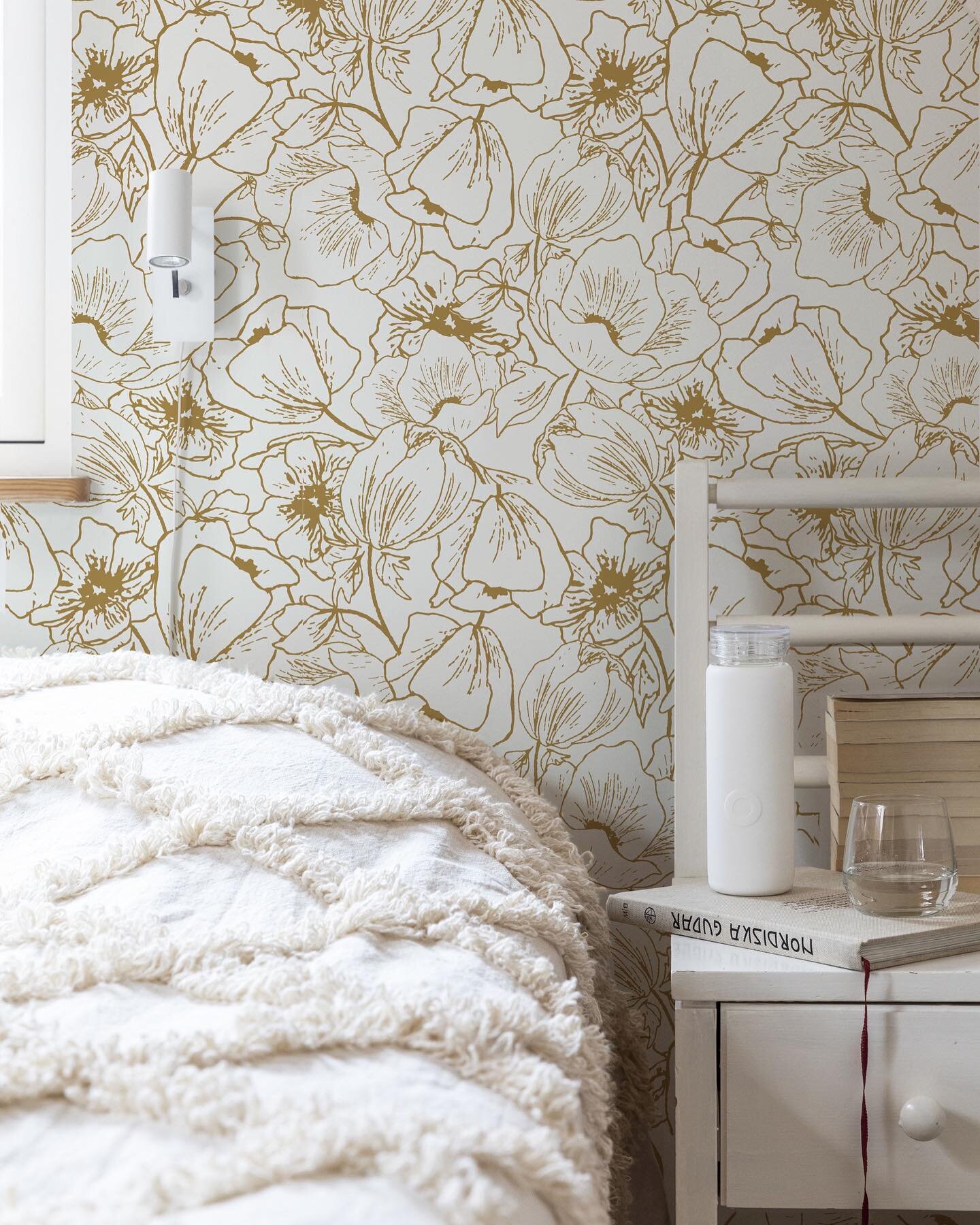 Still here for the still shots. &hellip;and the Anemones. This is an oversized line work rendition of sweet florals and SO fun as a focal point in a room, but it&rsquo;s still subtle enough to pair with complimentary patterns and textures. Grab a sam