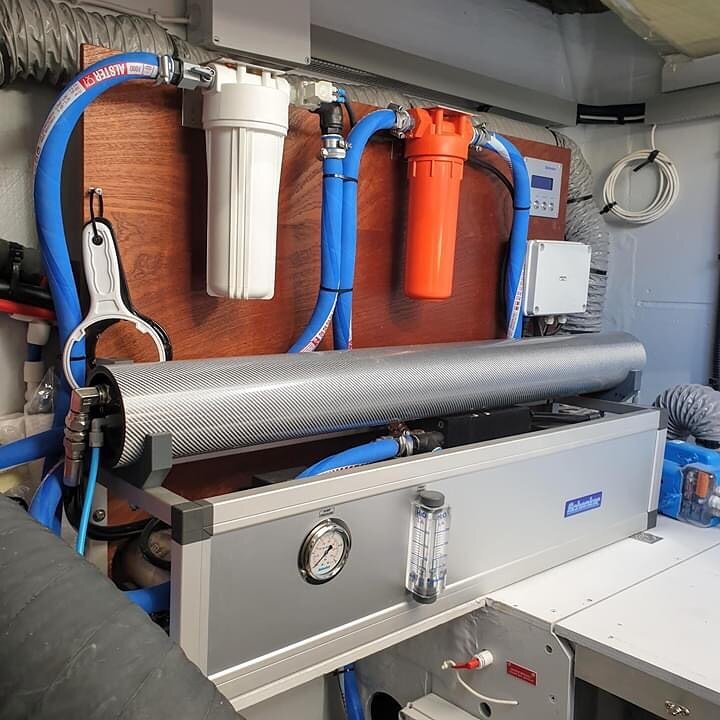 A nice and clean installation for a Modular150 on a 67 catamaran, the boat is equipped with 2 units , one for each hull , one DC and one AC 
#FountainePajot #watermaker #liveaboard #sailing #catamaran #watermakers #desalination #waterfreedom #schenke