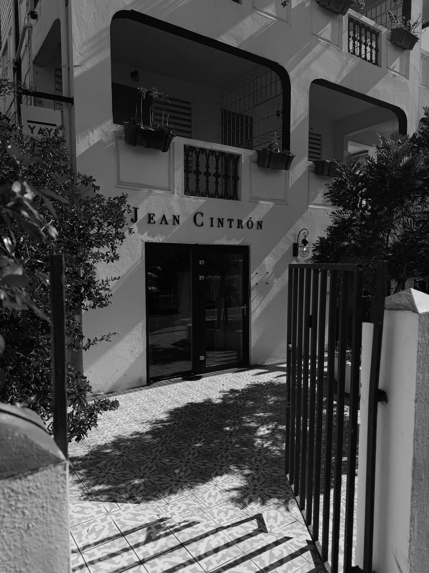 Jean Cintron Store 
-
615 Calle Cerra
