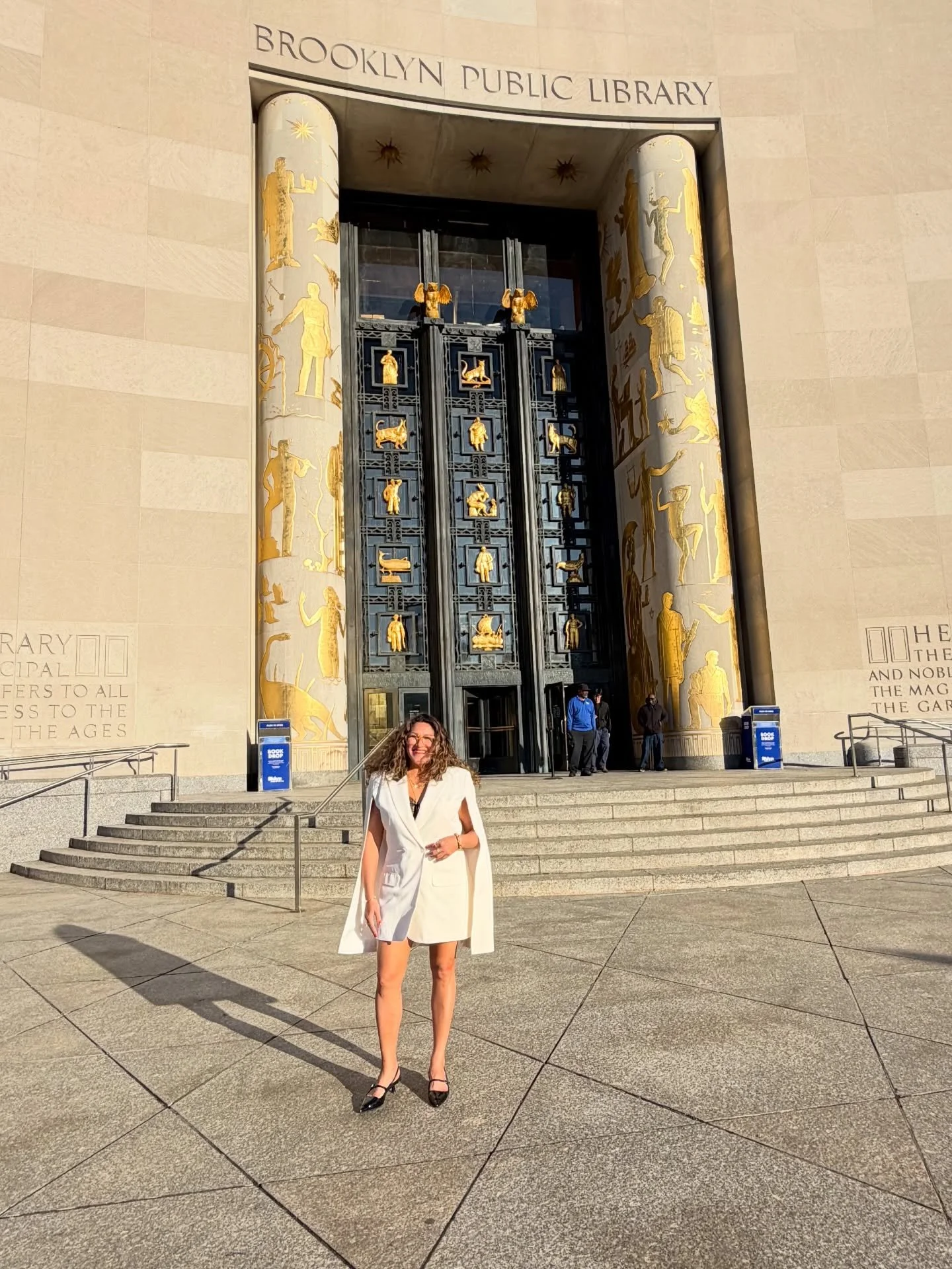 One week of #LastNightinBrooklyn out in the world! Thank you to everyone who has shown up, sent DMs, stood on signing lines, talked about, posted or purchased this book - I am feeling the love!!!! Thank you. And thank you to all of my amazing moderat