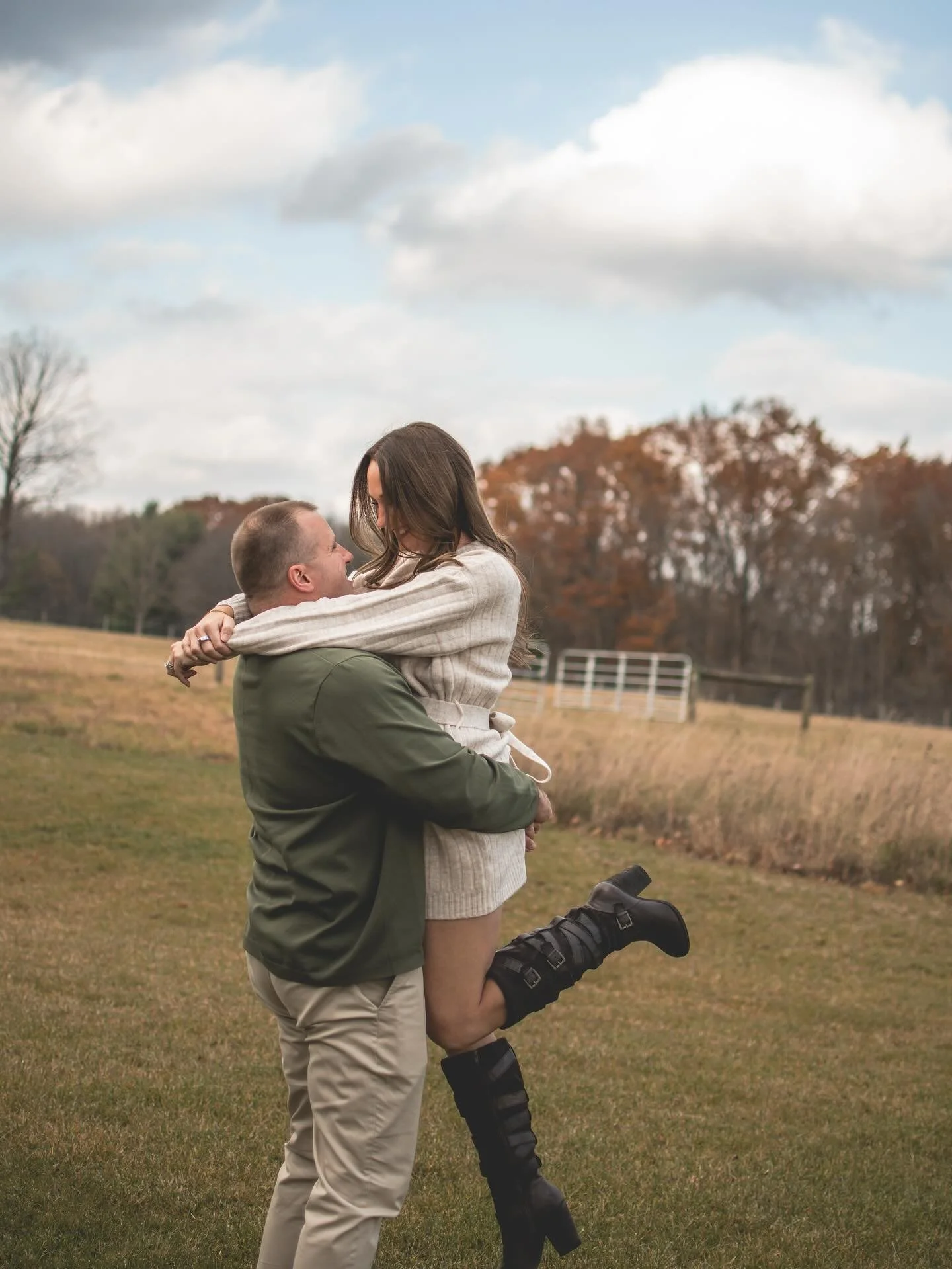 Kayla &amp; Nate&hellip; Are ya kidding me?! 🤩
.
.
.
#portraitphotographer #couplephotographer #familyphotographer #lifestylephotographer #documentarystyle #pittsburghphotographer #paphotographer