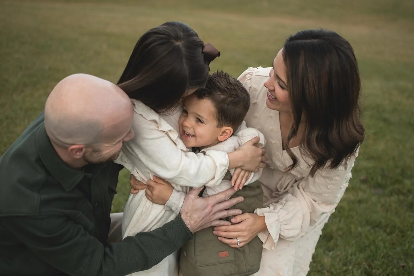 Liddle family lovin&rsquo; 🤎
.
.
.
#familyphotography #familyphotographer #portraitphotographer #lifestylephotographer #pittsburghphotographer #paphotographer