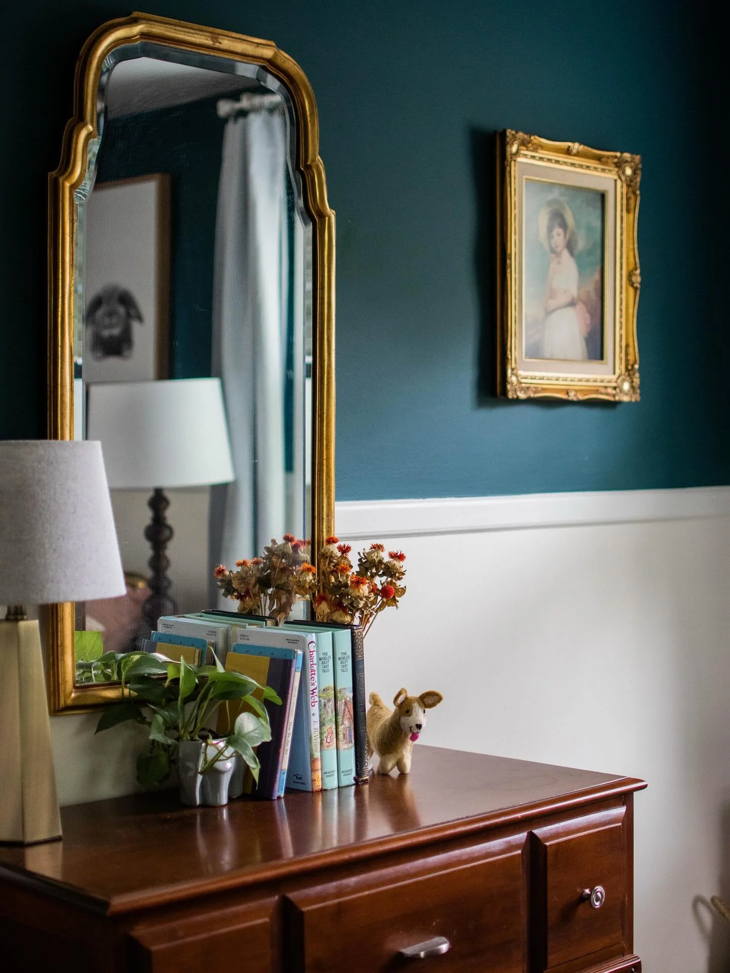 As much as I love photographing you, I also really love photographing your spaces and the simple details of those spaces. Whether you want to showcase your business, your home, or your design projects &mdash; I&rsquo;m so in! 😍
.
.
.
#pittsburgh #pi