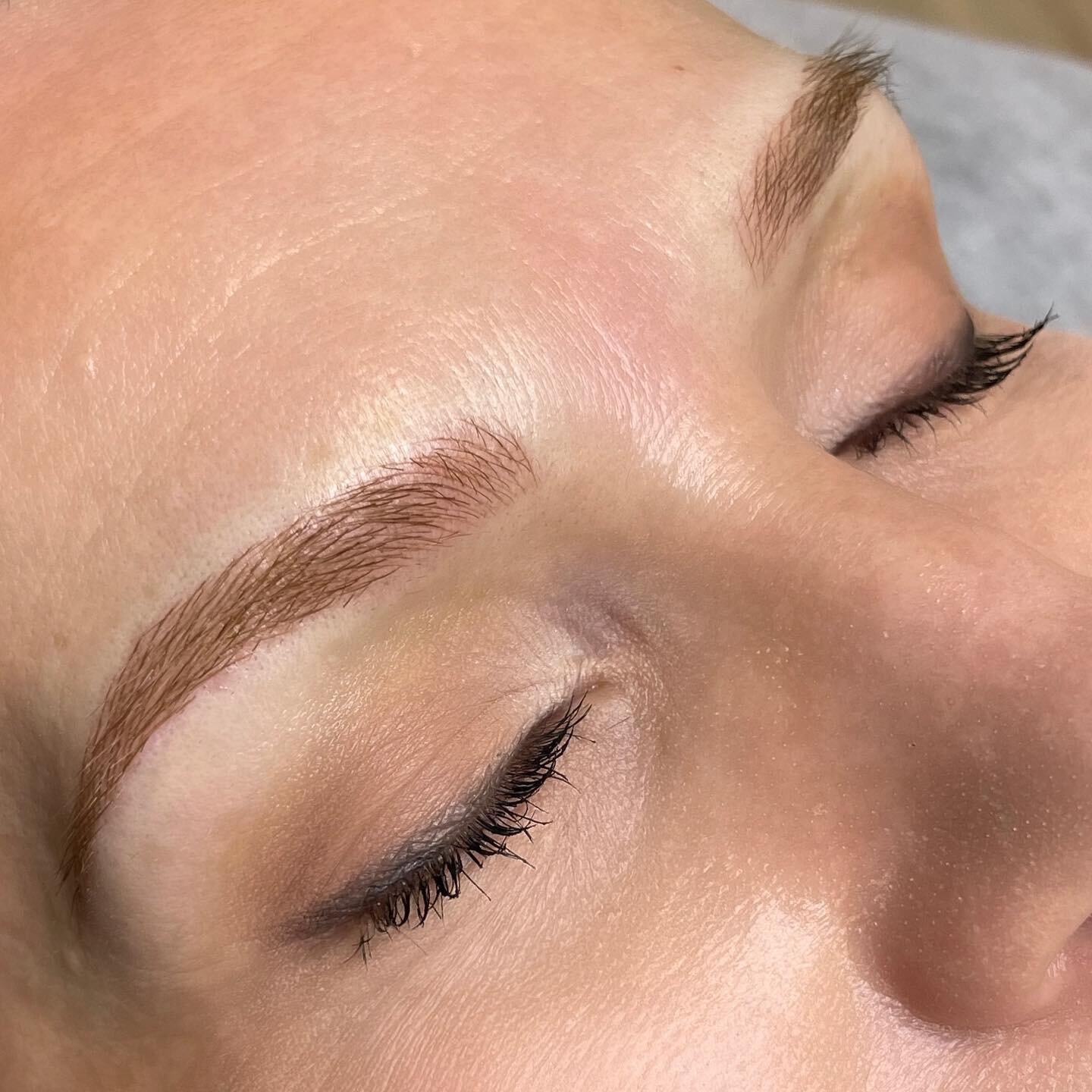 In love with these natural microblading results today ❤️ 
&bull;
&bull;
&bull;
&bull;
&bull;
&bull;#naplesbrows #naplesnanobrows #swflbrows #naplesflorida #naplesfl #microbladingnaplesfl #naplesfloridasalon #napleswedding #naplesmoms #napleshairstyli