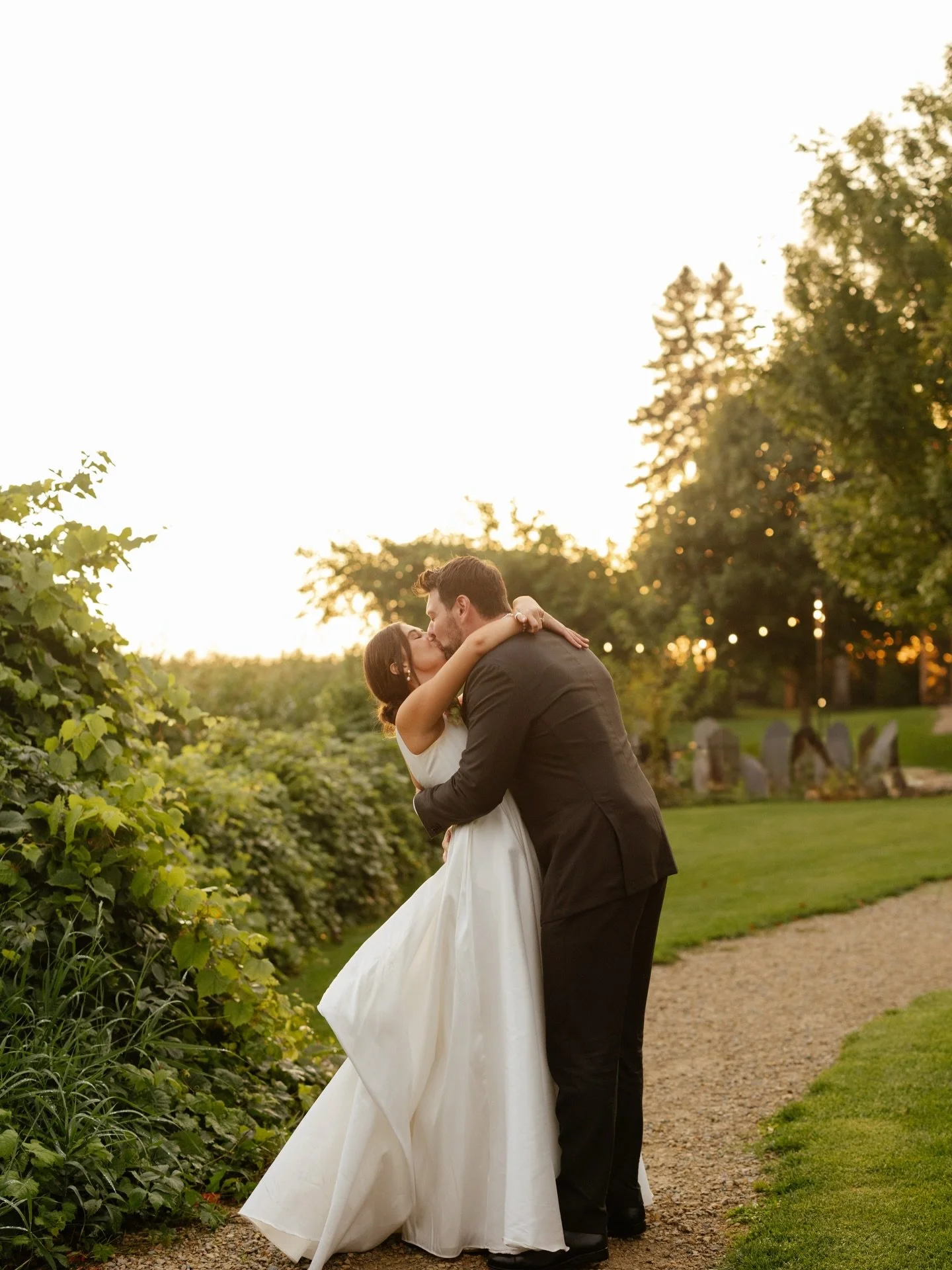 If you&rsquo;re waiting for a sign&hellip; this is it. 

Couples who secure their date before January get to start 2026 already ahead. 

Tap the link in bio to book your wedding date with our live-booking calendar. ⚡️ 

Photo: @carlymacphoto 
Florals