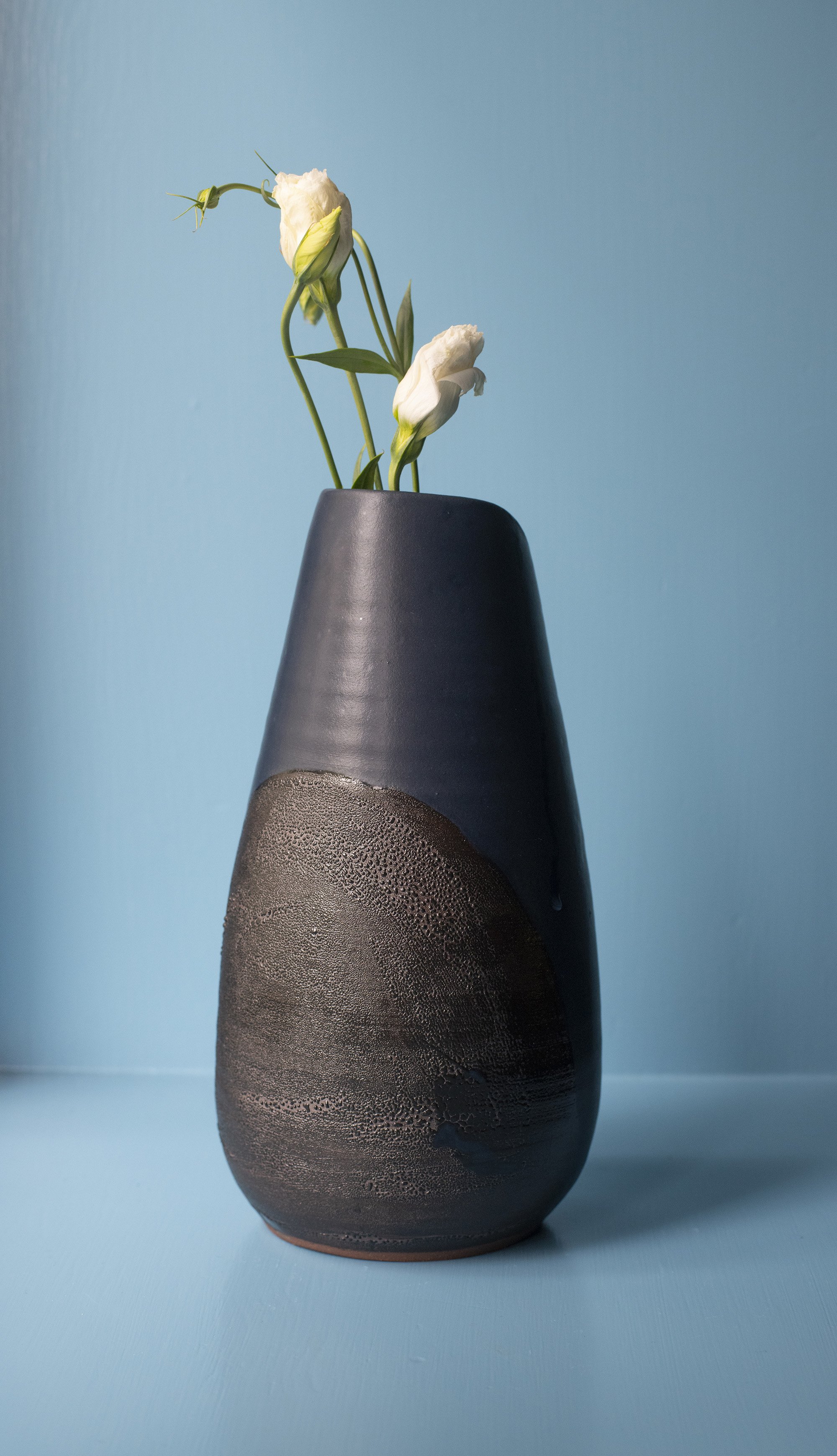 ink texture vase with white flowers