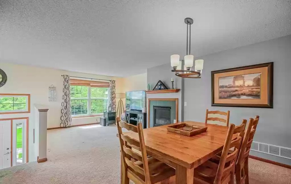 DiningRoom.jpg