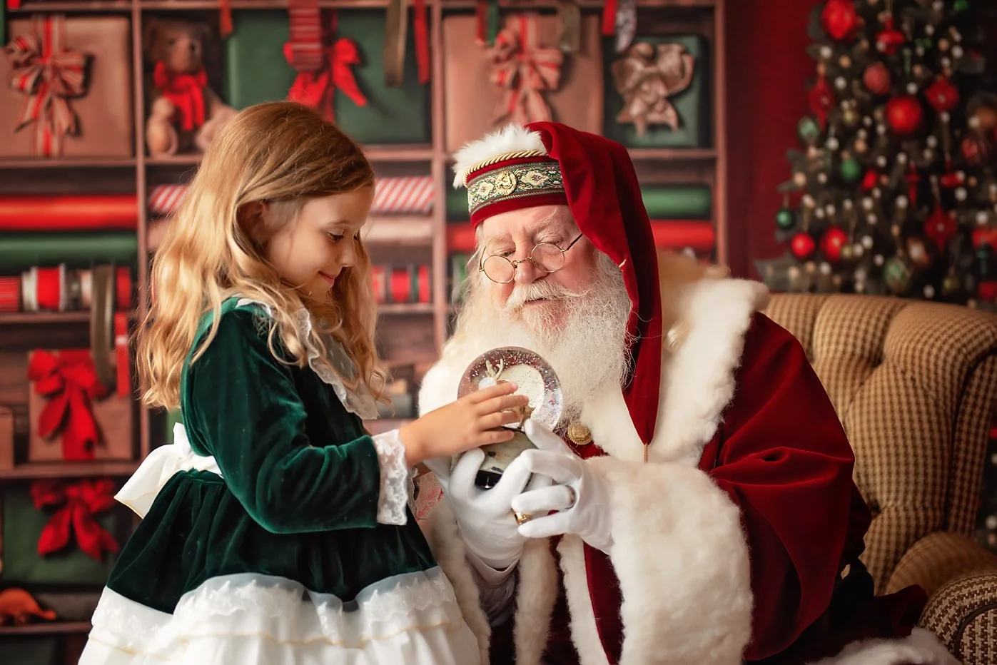 photo of santa with little girl in charlotte nc