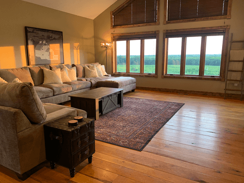 Upscale accommodations at Trouvaille Hunting Lodge, Lebanon, Kansas | Guided hunting and outdoor tours 
