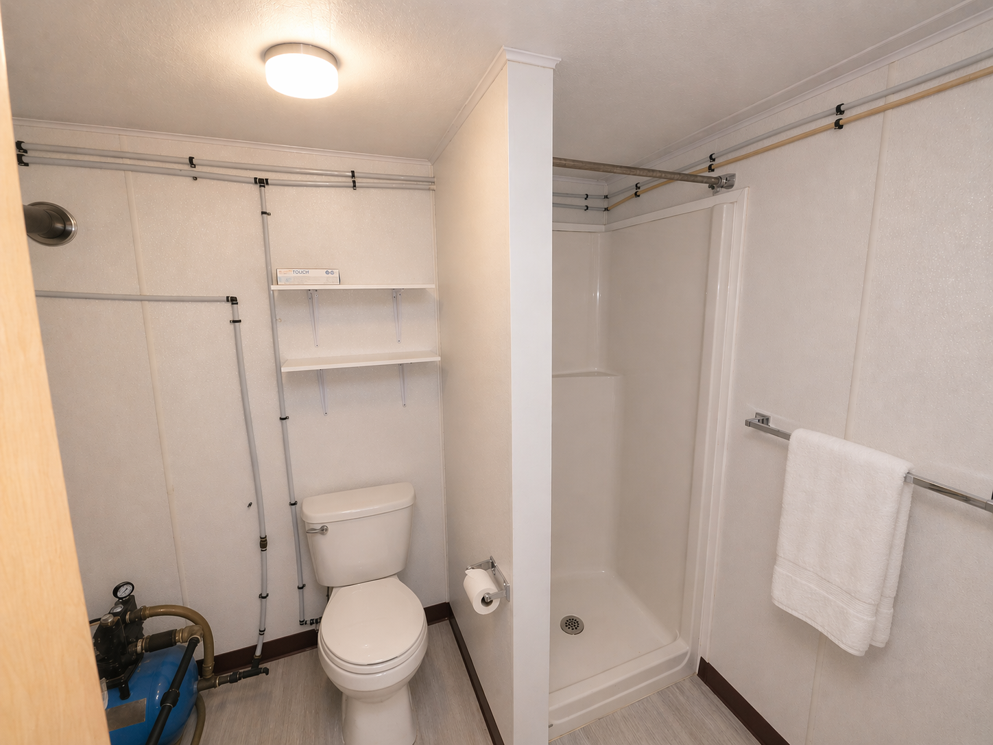 Komplete - 8 bed Sleeper Bathrooms.png