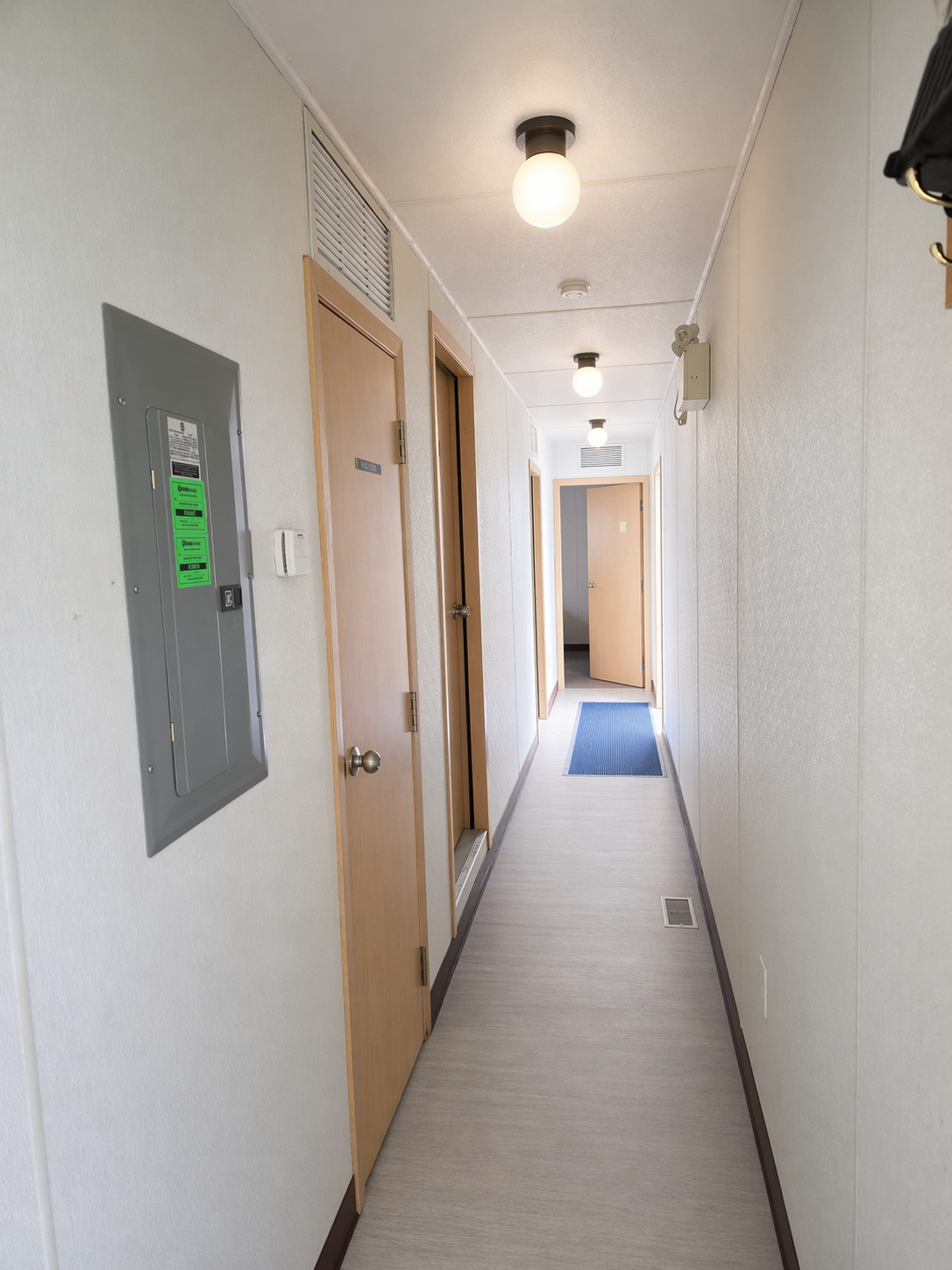 Komplete - 8 bed Sleeper Hallway.png